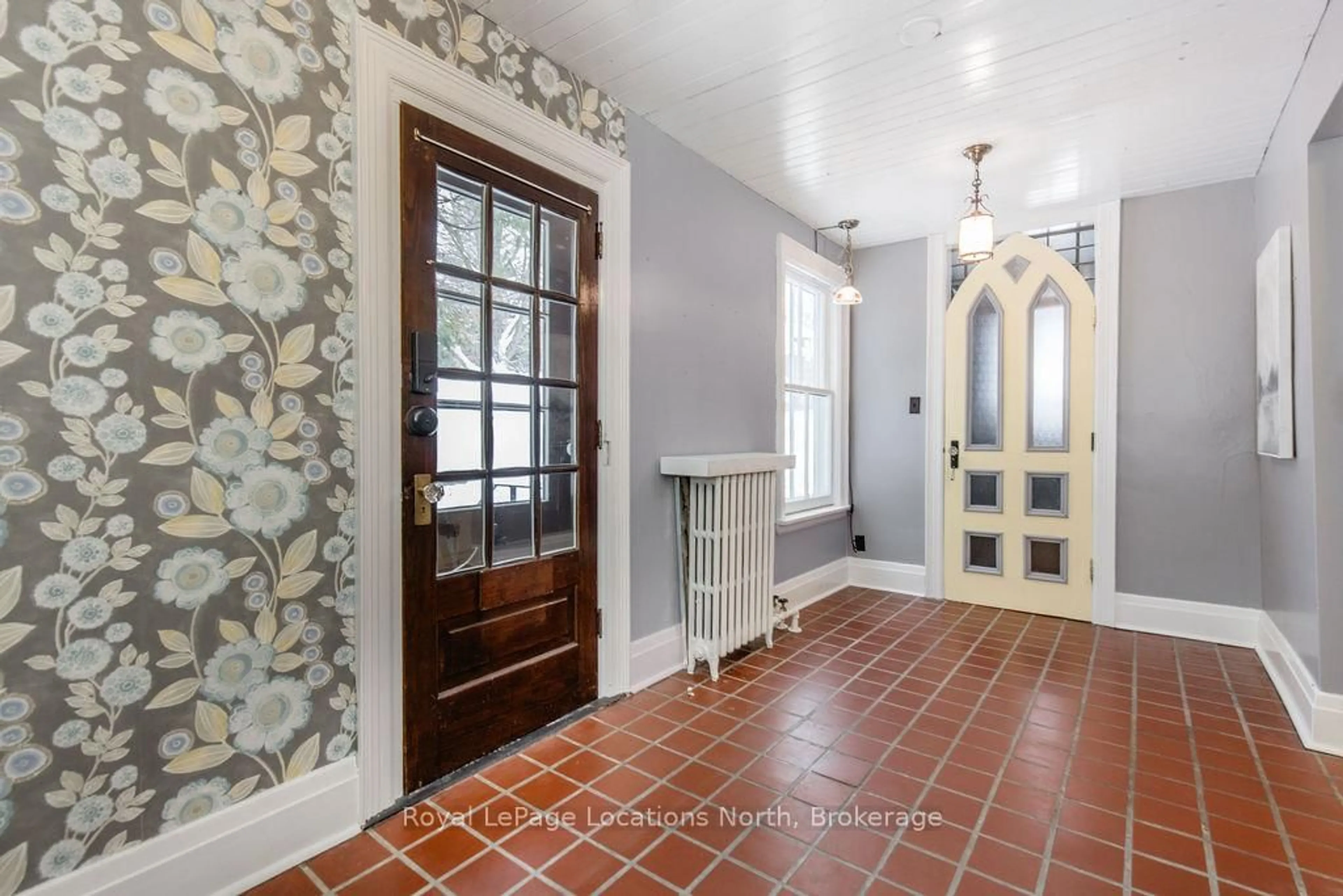 Indoor entryway for 29 TECUMSETH St, Orillia Ontario L3V 1X7