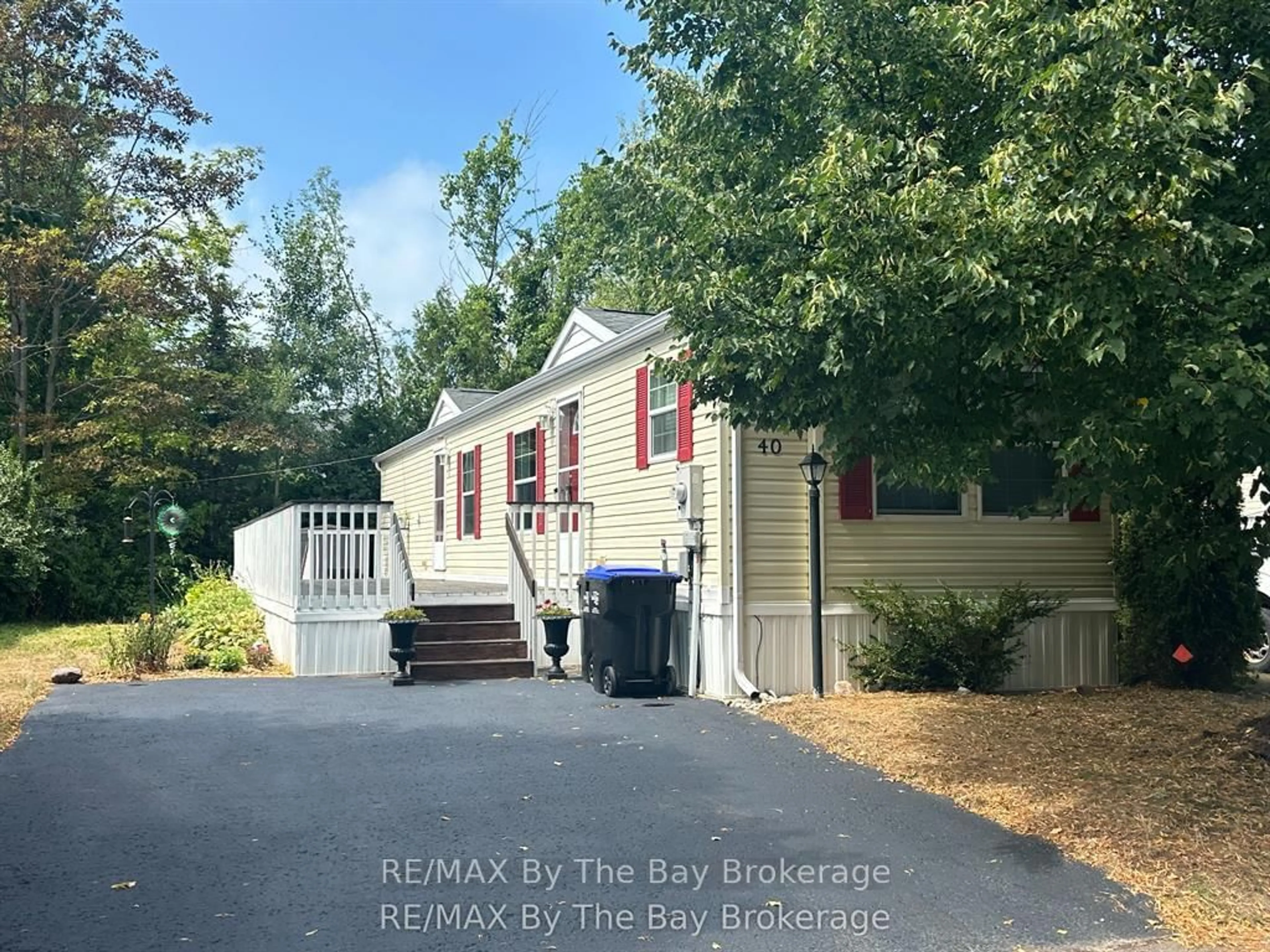 Unknown for 40 Georgian Glen Dr, Wasaga Beach Ontario L9Z 1K7