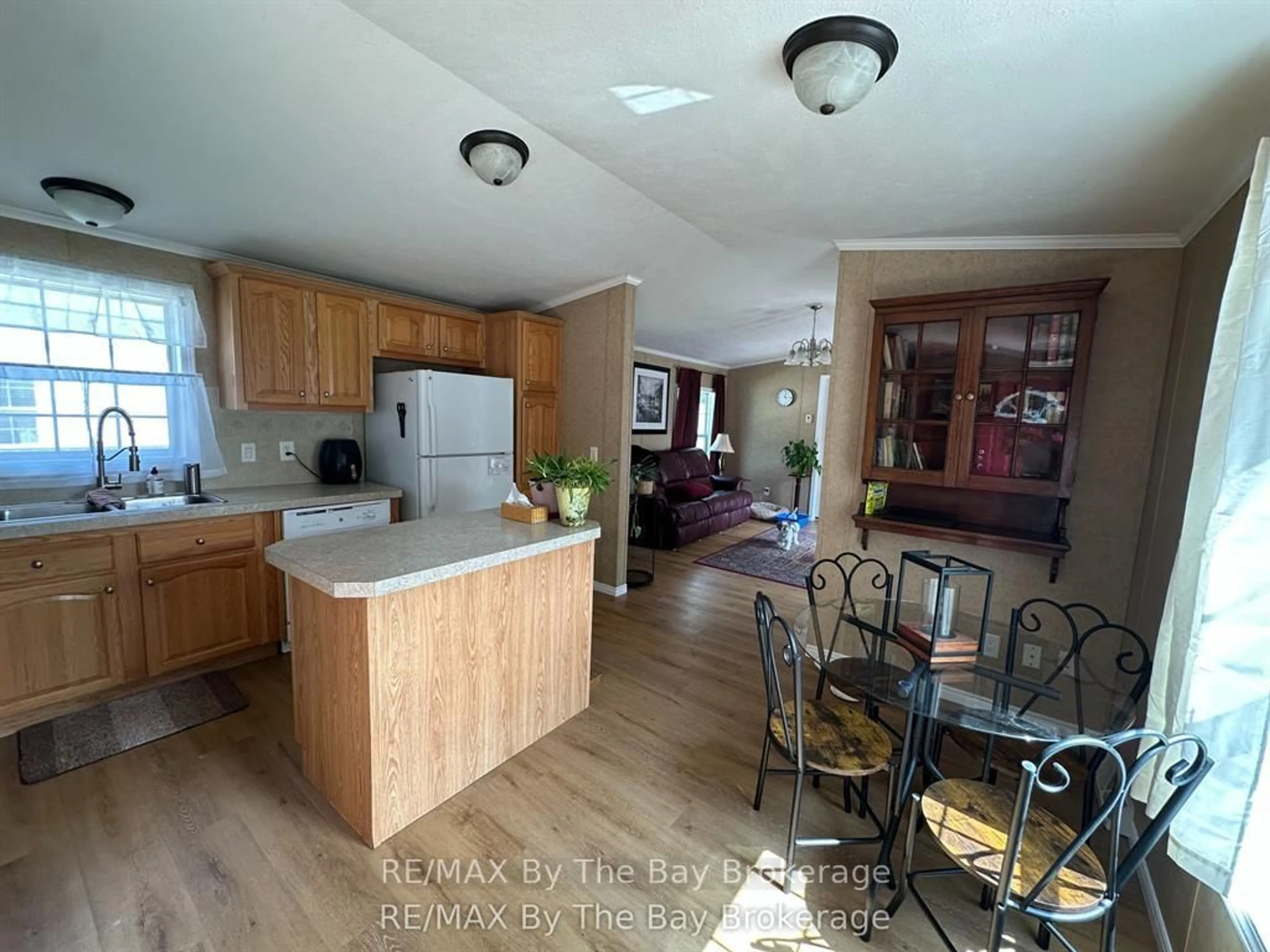 Open concept kitchen, unknown for 40 Georgian Glen Dr, Wasaga Beach Ontario L9Z 1K7