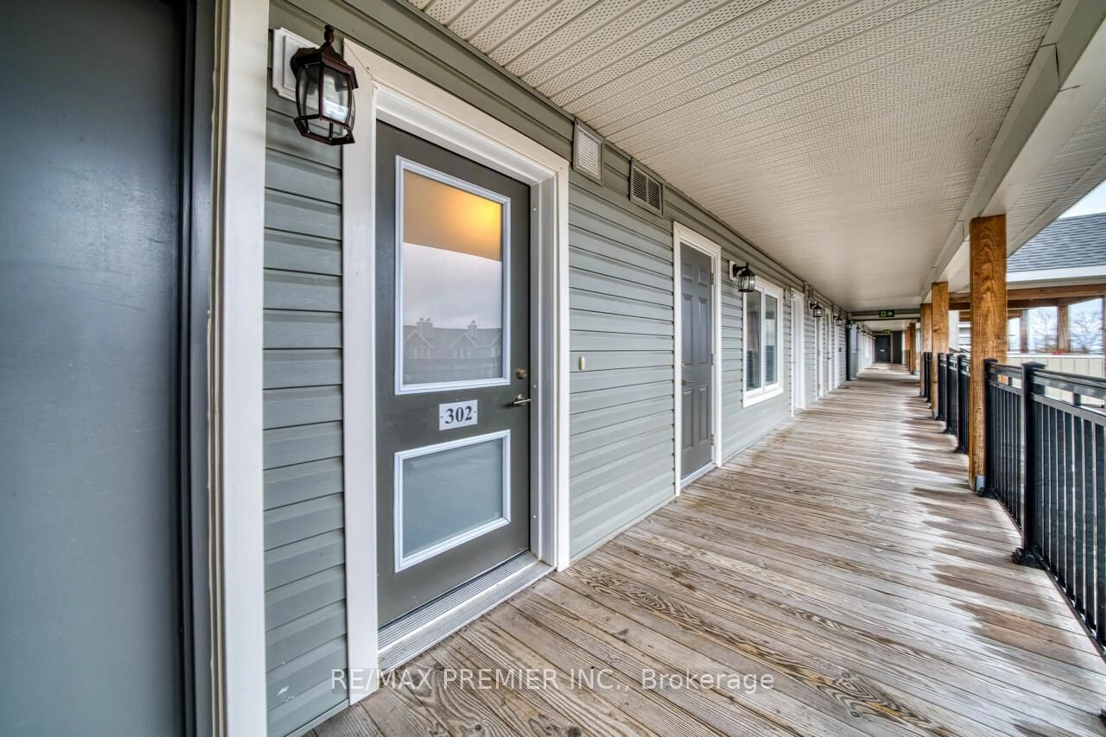 Indoor entryway for 2 Cove Crt #302, Collingwood Ontario L9Y 0Y6