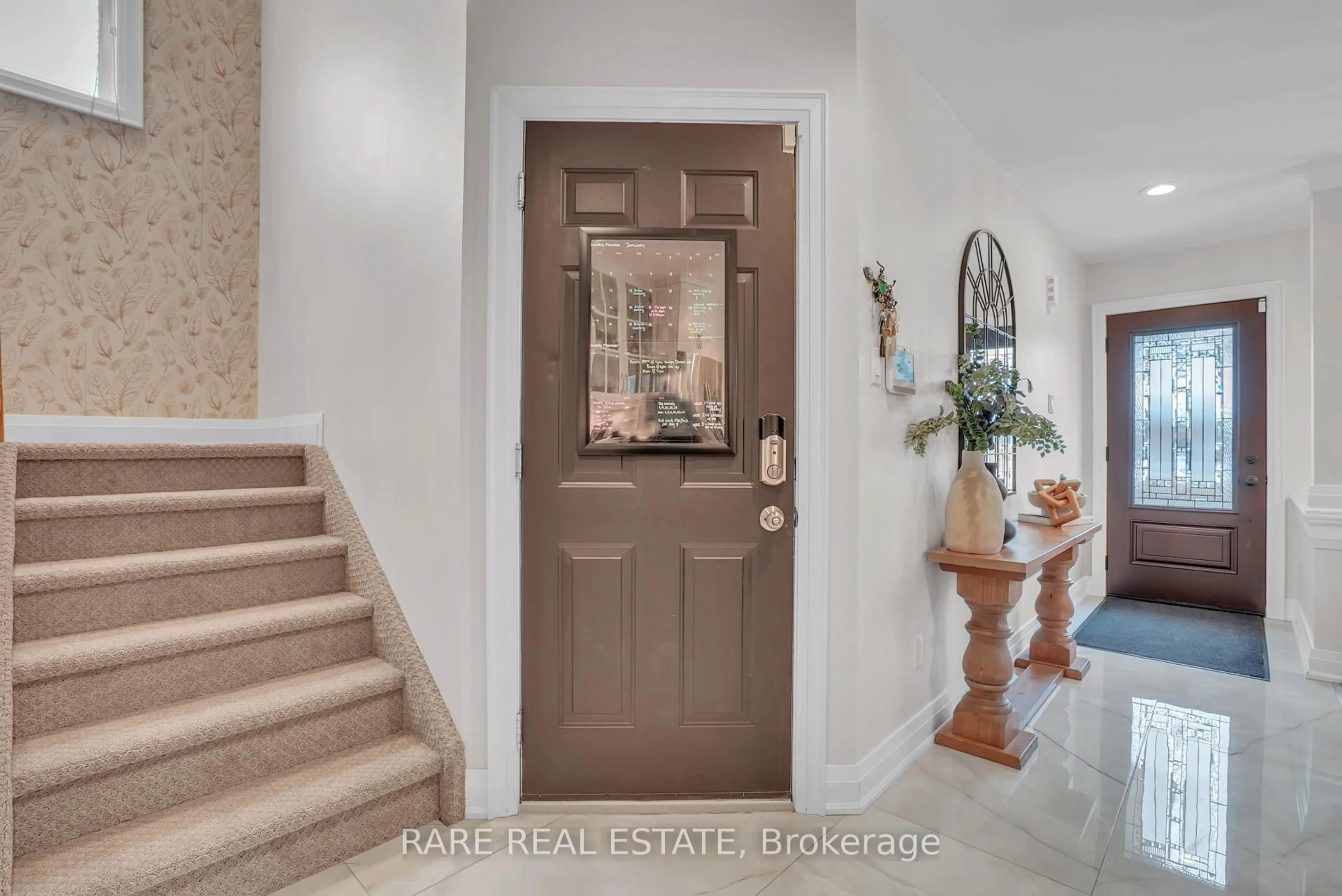 Indoor entryway for 212 CHURCHLAND Dr, Barrie Ontario L4N 8N6