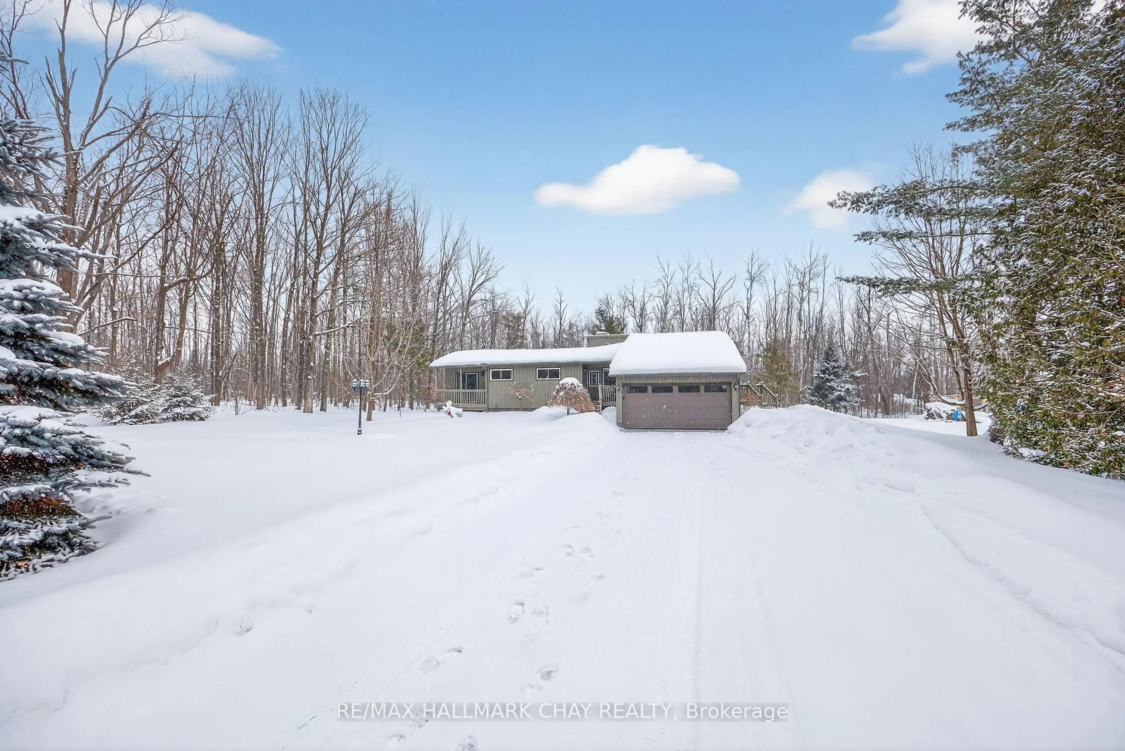 A pic from outside/outdoor area/front of a property/back of a property/a pic from drone, unknown for 1075 6 Line, Oro-Medonte Ontario L0L 2E0