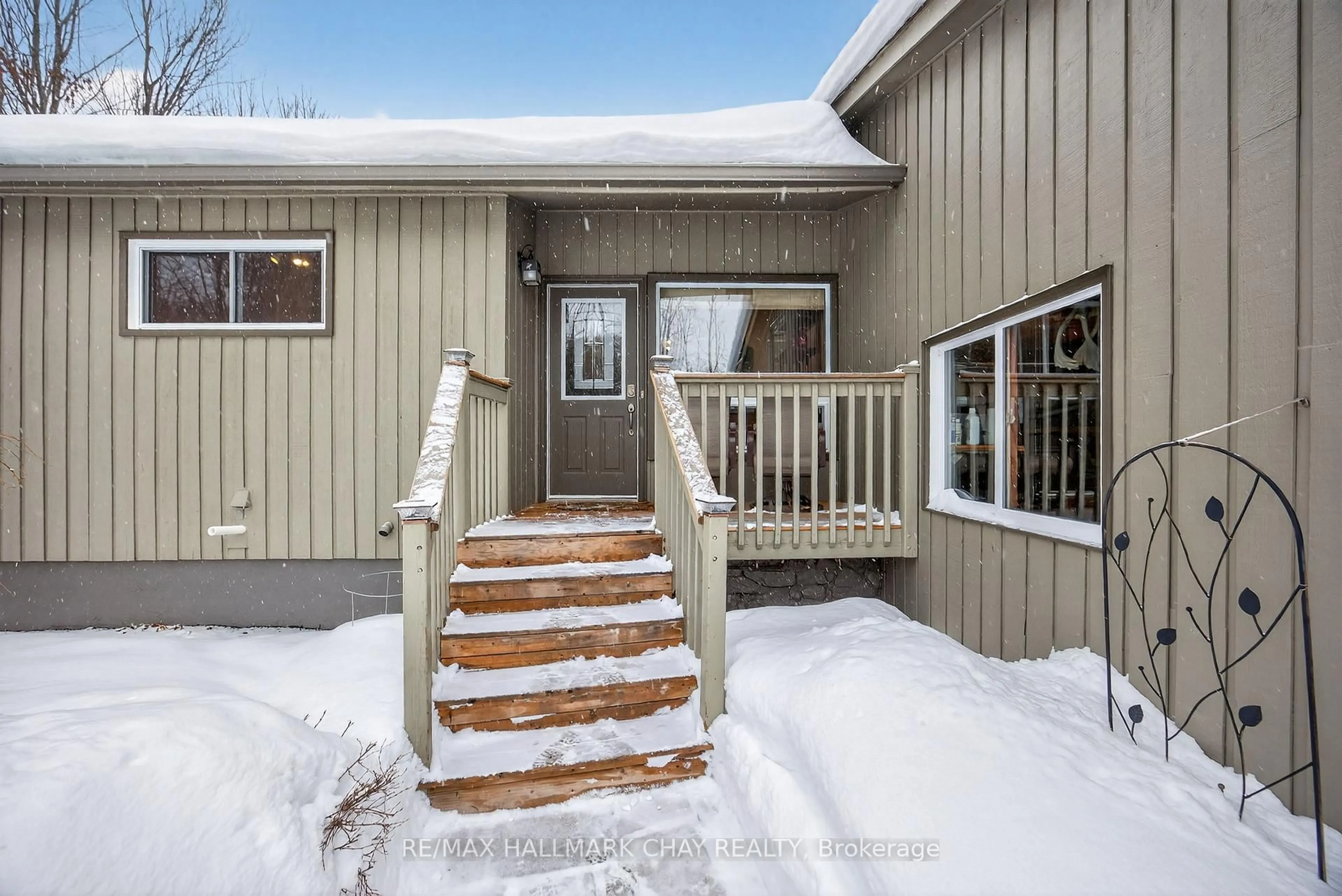 Unknown for 1075 6 Line, Oro-Medonte Ontario L0L 2E0