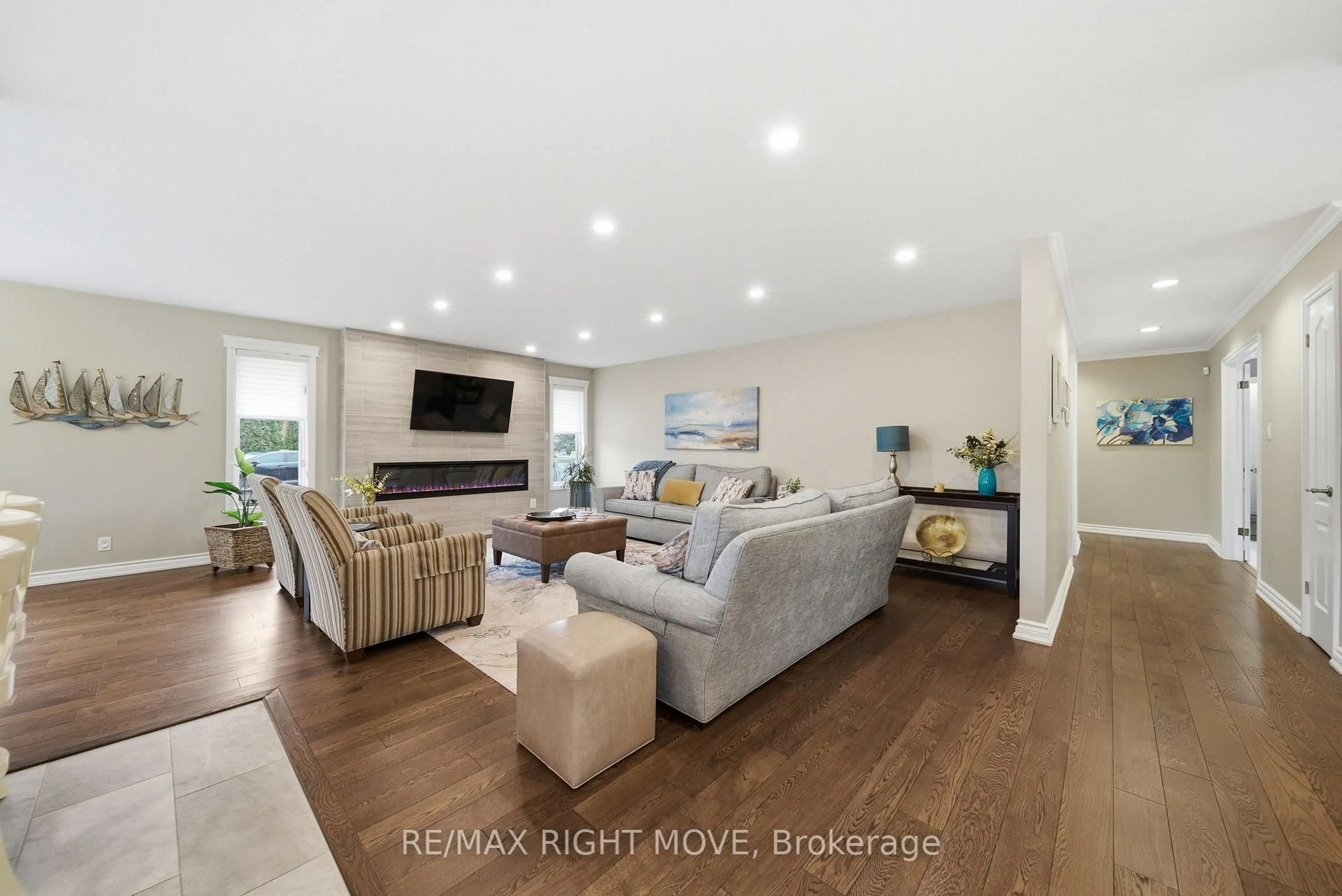 Living room with furniture, unknown for 2 Lavender Crt, Ramara Ontario L0K 1B0