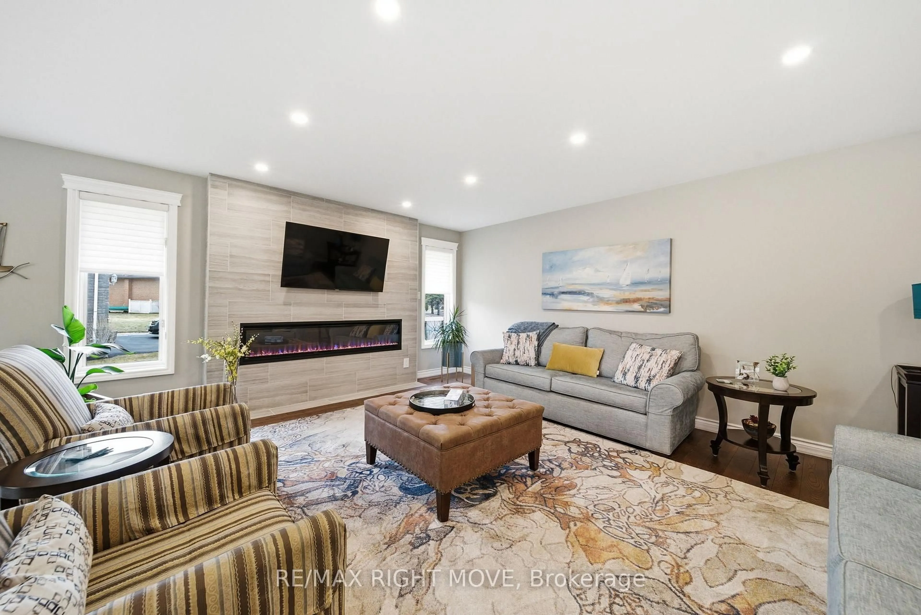 Living room with furniture, unknown for 2 Lavender Crt, Ramara Ontario L0K 1B0