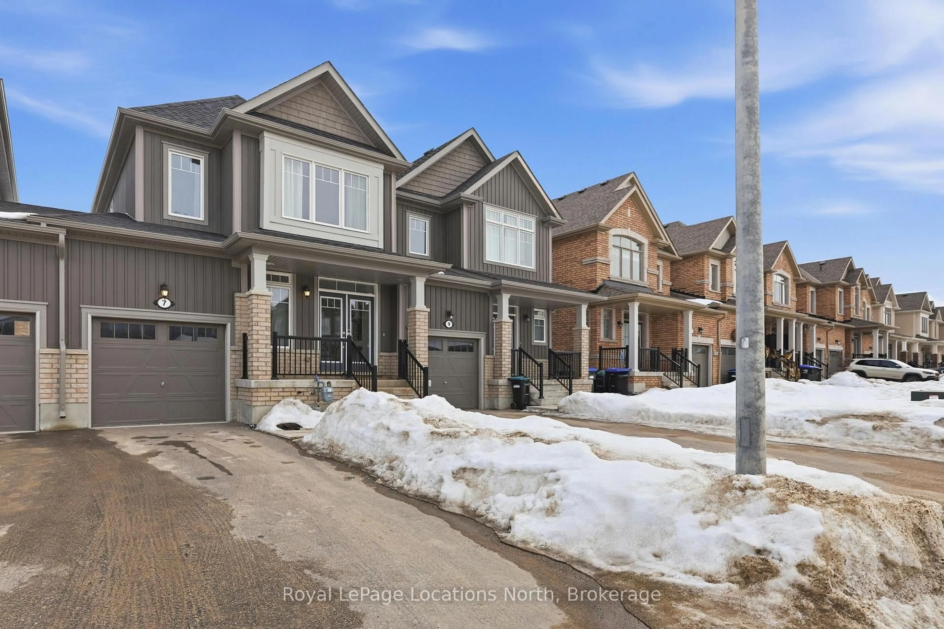 Home with brick exterior material, street for 7 Albany St, Collingwood Ontario L9Y 3V3