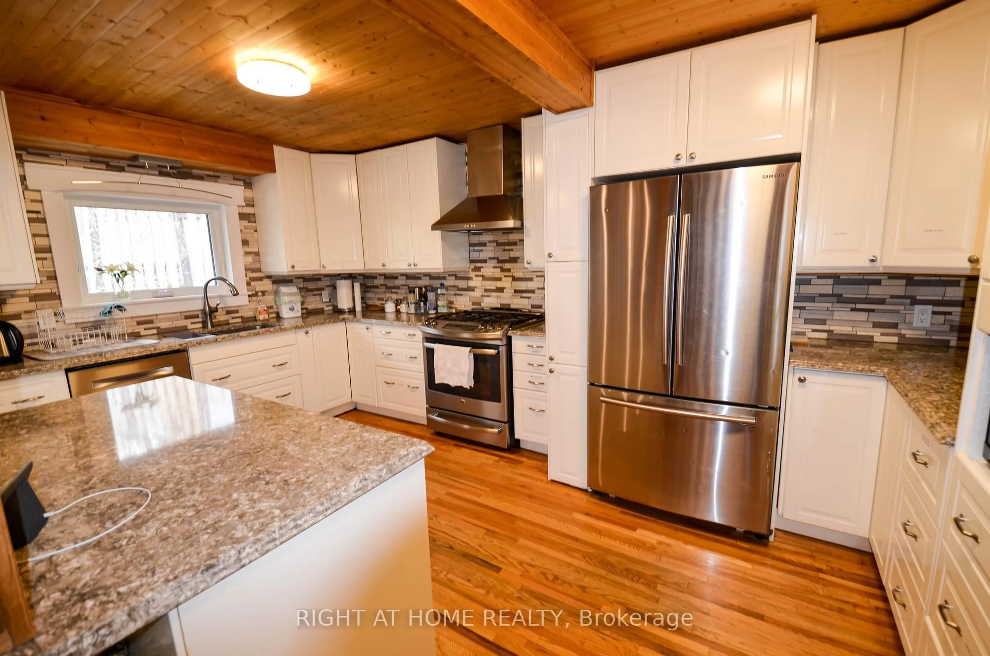 Open concept kitchen, wood/laminate floor for 49 WINFIELD Dr, Tay Ontario L0K 2A0