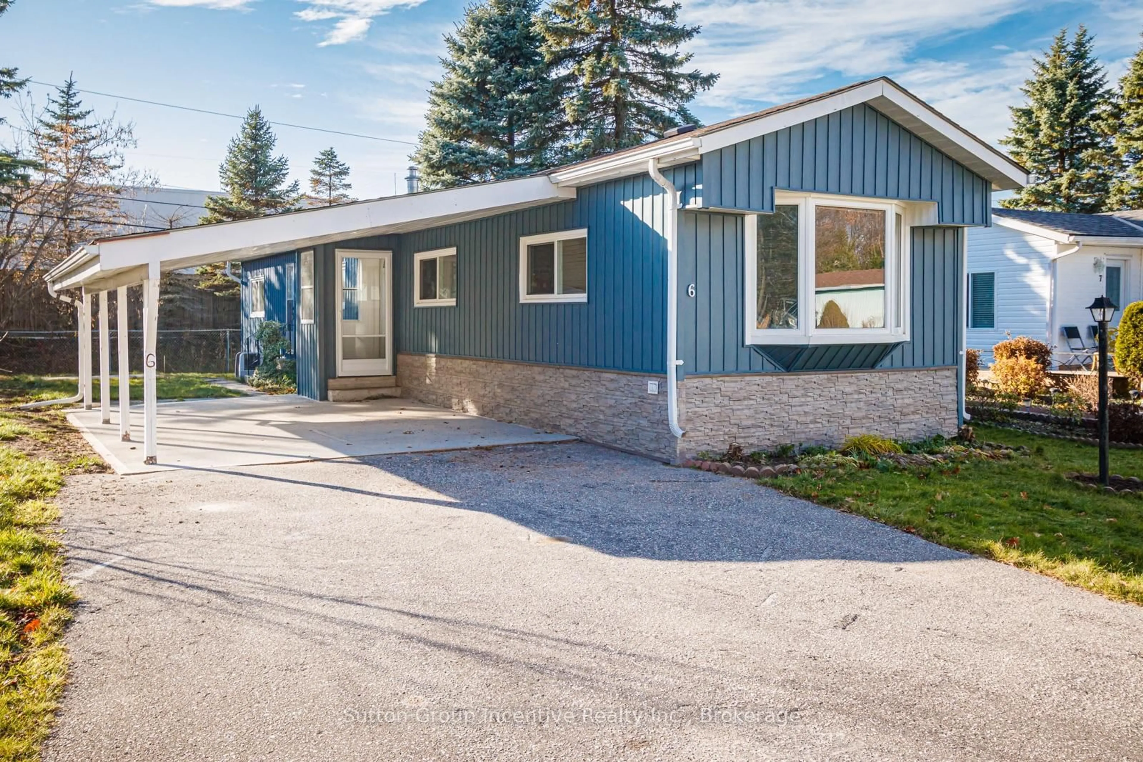 Home with vinyl exterior material, street for 6 GEORGIAN GLEN Dr, Wasaga Beach Ontario L9Z 1K6