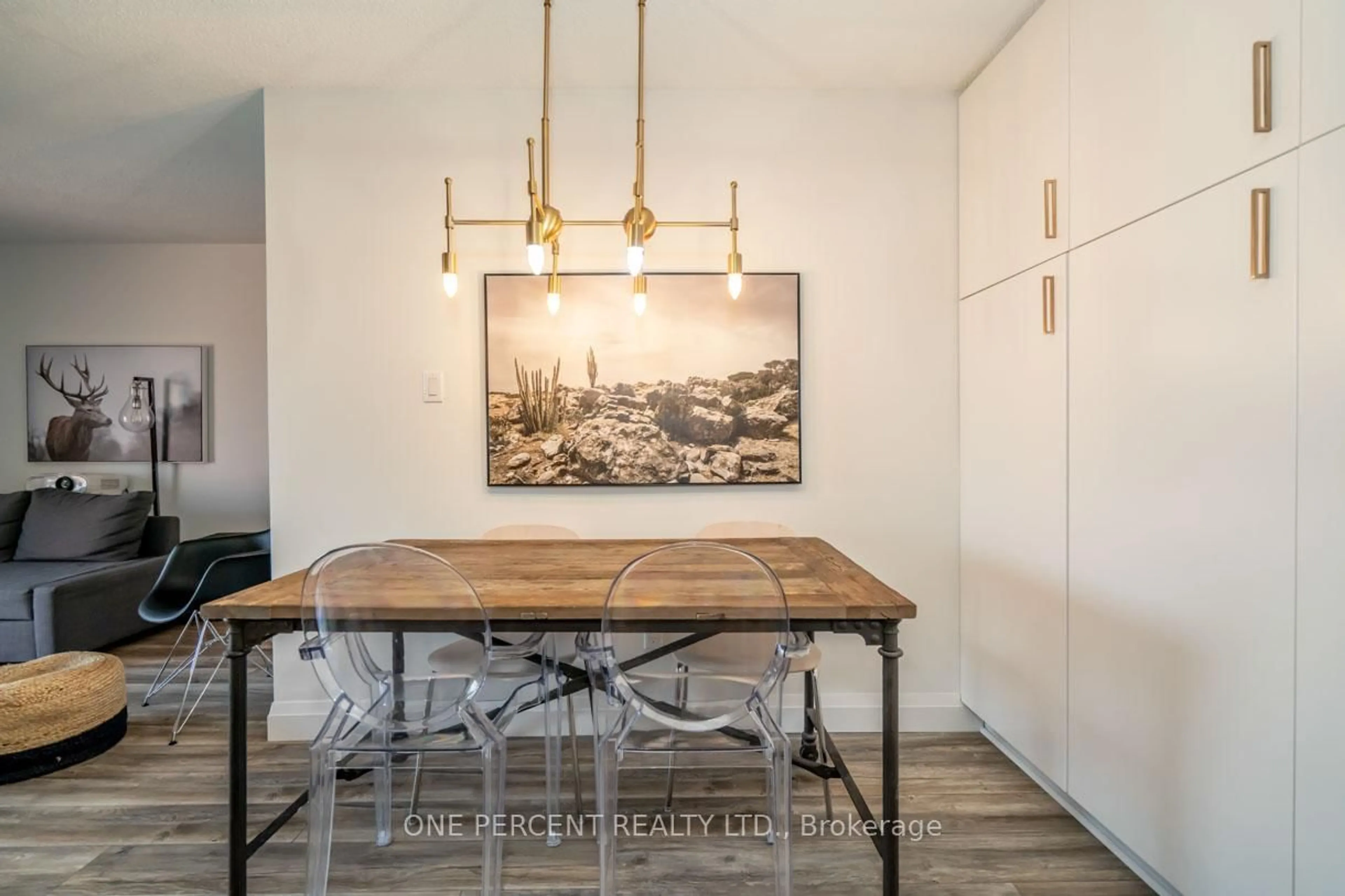 Dining room, wood/laminate floor for 171 Edgehill Dr #F11, Barrie Ontario L4N 1L9