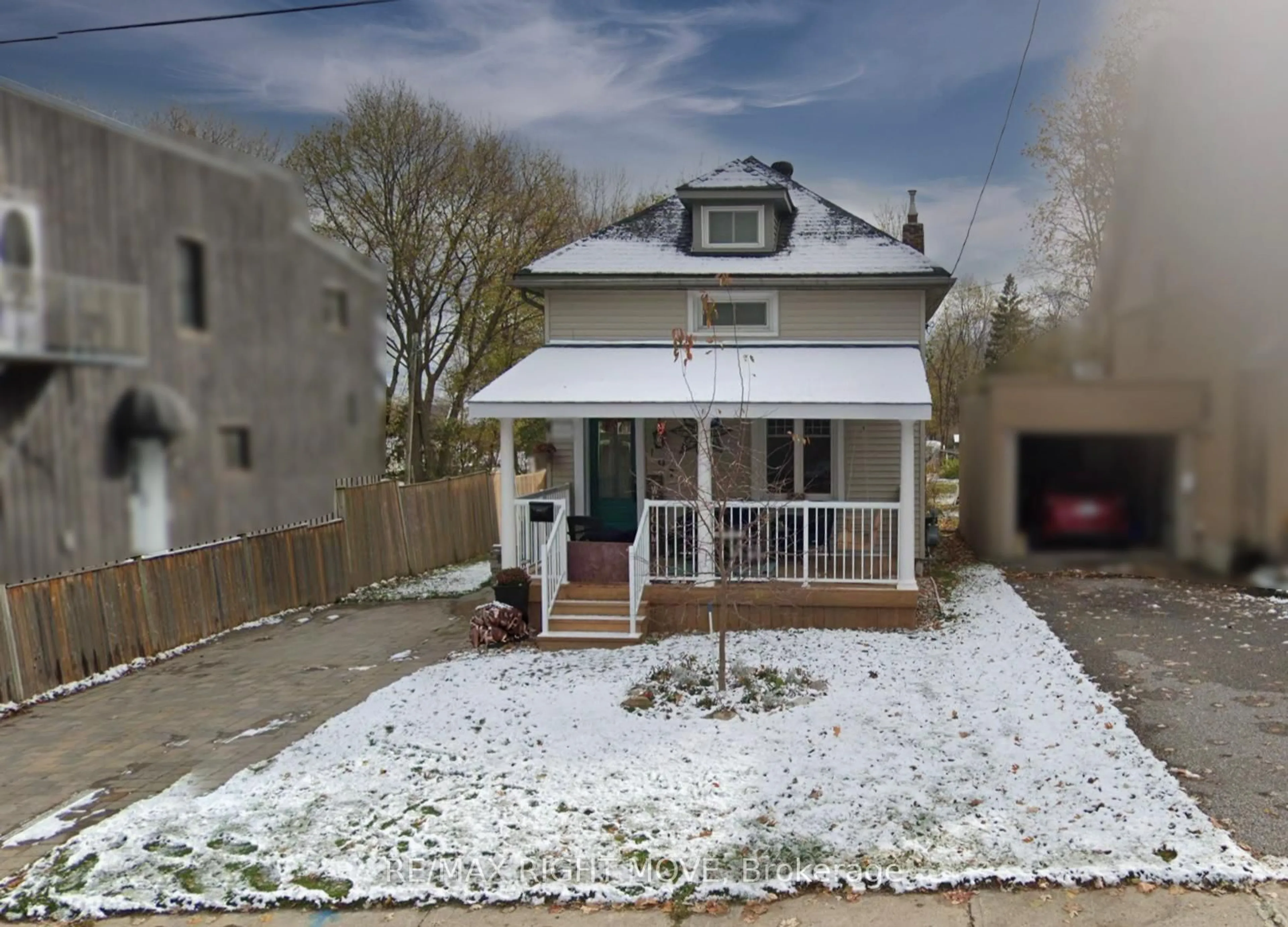 A pic from outside/outdoor area/front of a property/back of a property/a pic from drone, street for 107 Jarvis St, Orillia Ontario L3V 2A4