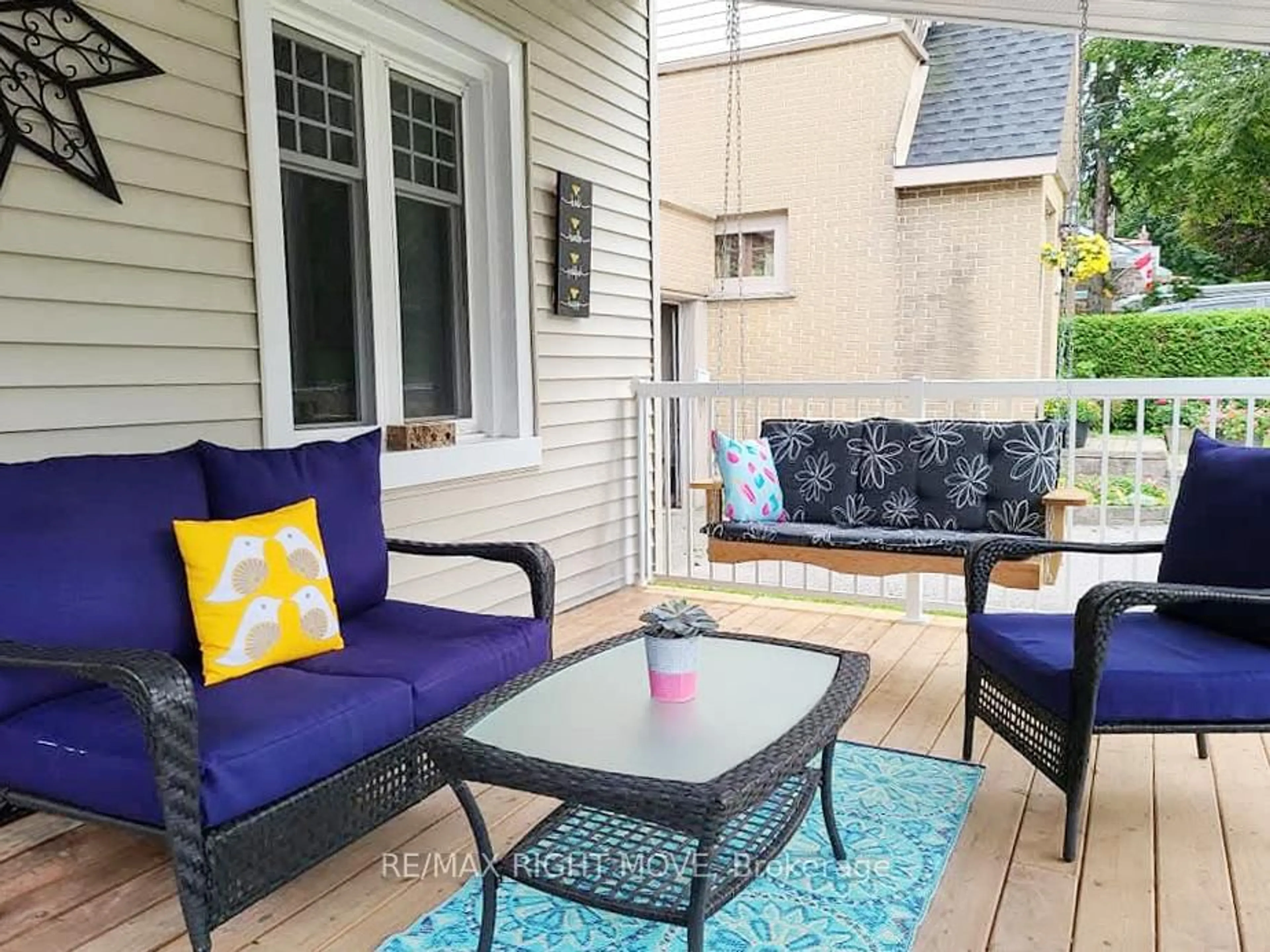 Patio, street for 107 Jarvis St, Orillia Ontario L3V 2A4