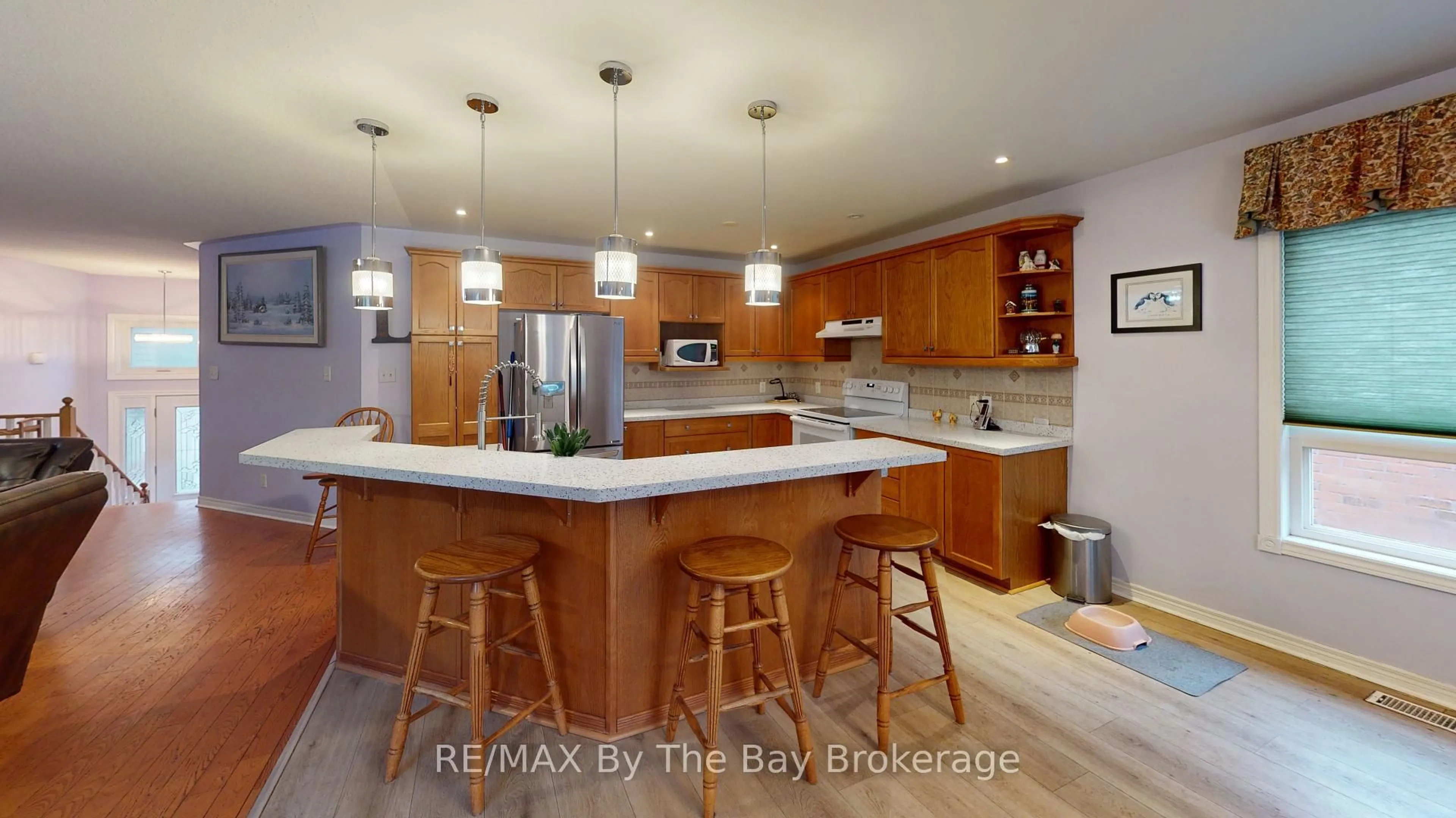 Open concept kitchen, ceramic/tile floor for 435 Ramblewood Dr, Wasaga Beach Ontario L9Z 1P3