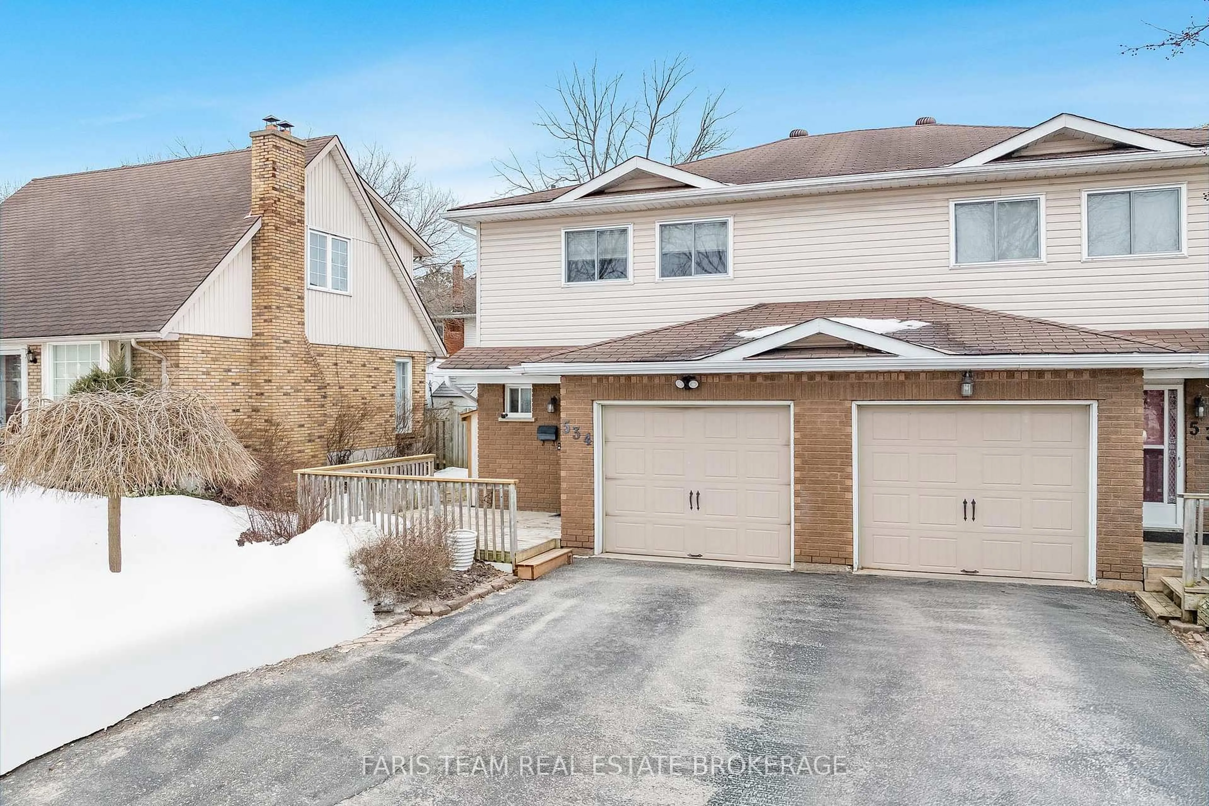 A pic from outside/outdoor area/front of a property/back of a property/a pic from drone, street for 534 Wellington St, Midland Ontario L4R 4W6