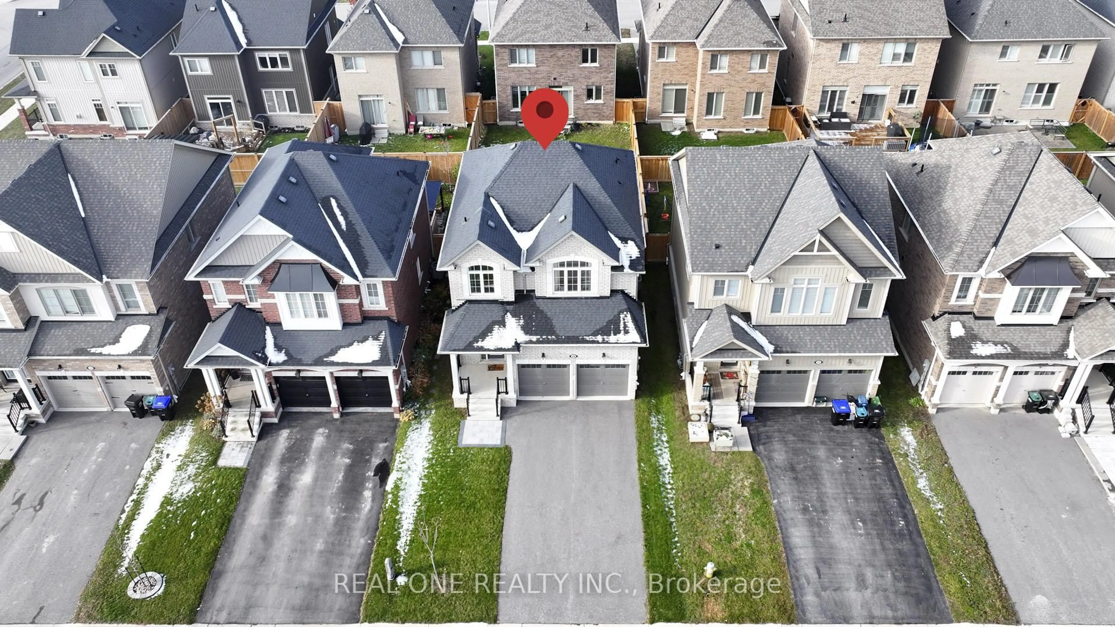 A pic from outside/outdoor area/front of a property/back of a property/a pic from drone, street for 28 Kerr St, Collingwood Ontario L9Y 4B6