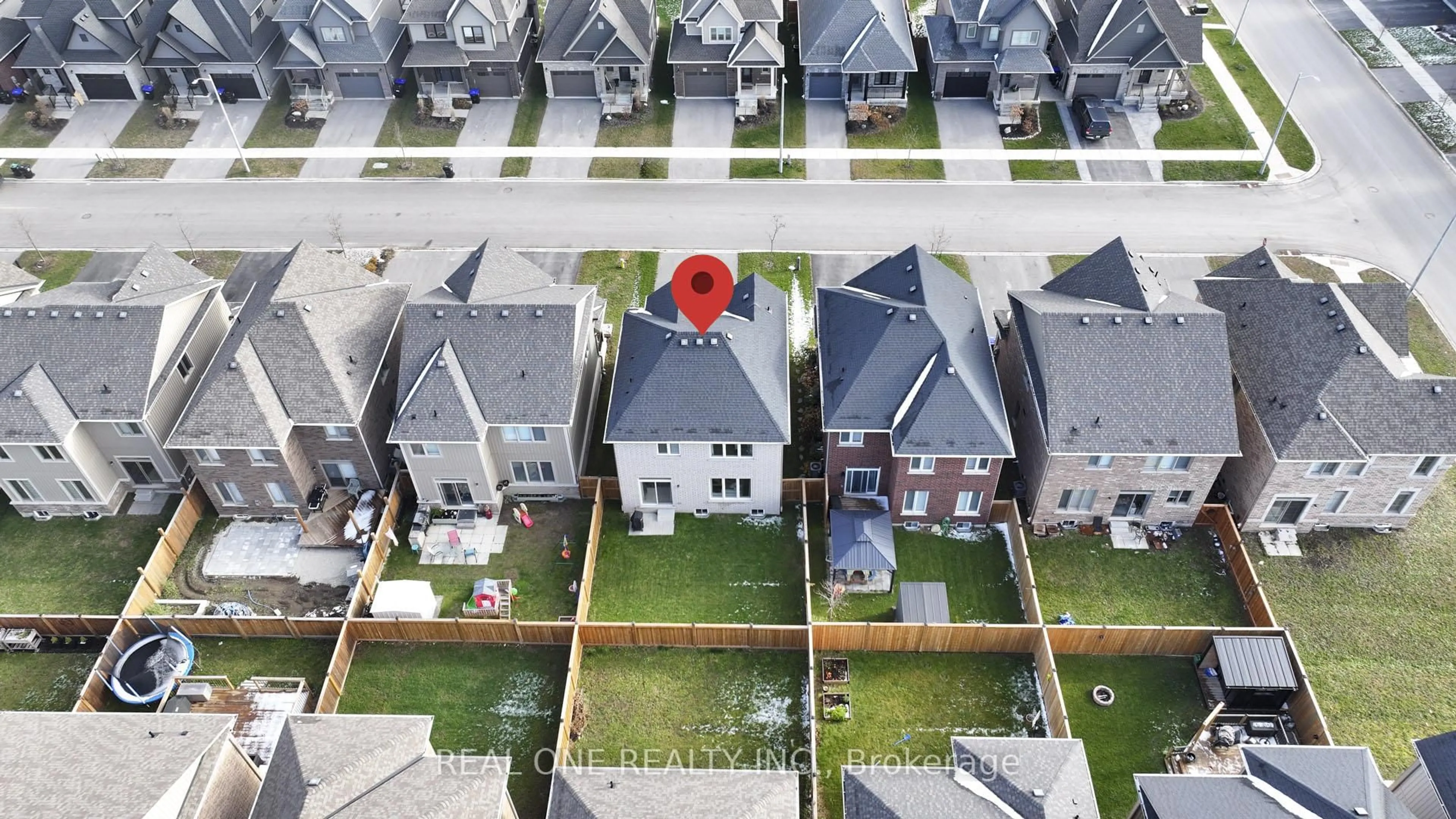 A pic from outside/outdoor area/front of a property/back of a property/a pic from drone, street for 28 Kerr St, Collingwood Ontario L9Y 4B6