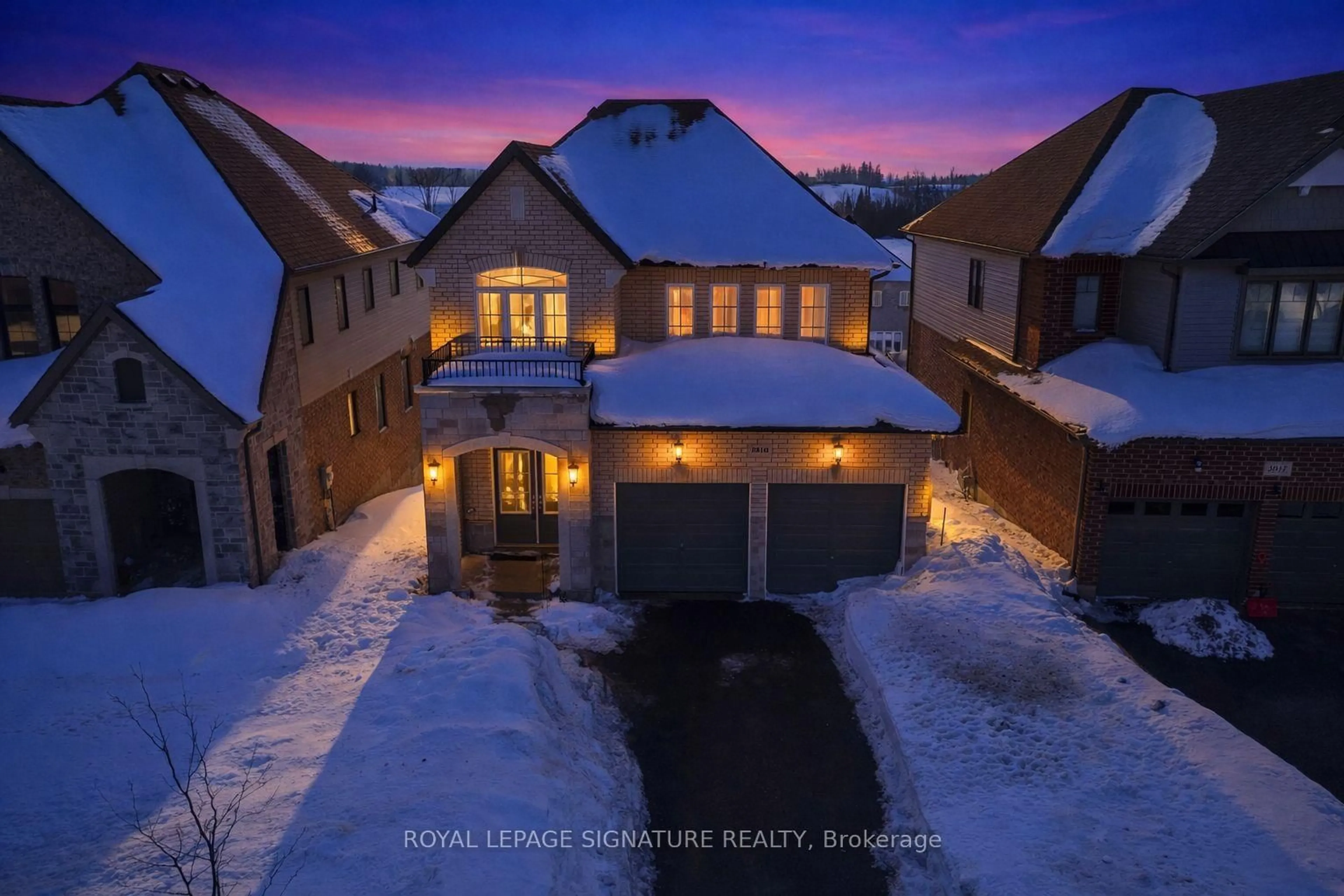 A pic from outside/outdoor area/front of a property/back of a property/a pic from drone, street for 3010 Sierra Dr, Orillia Ontario L3V 8M7