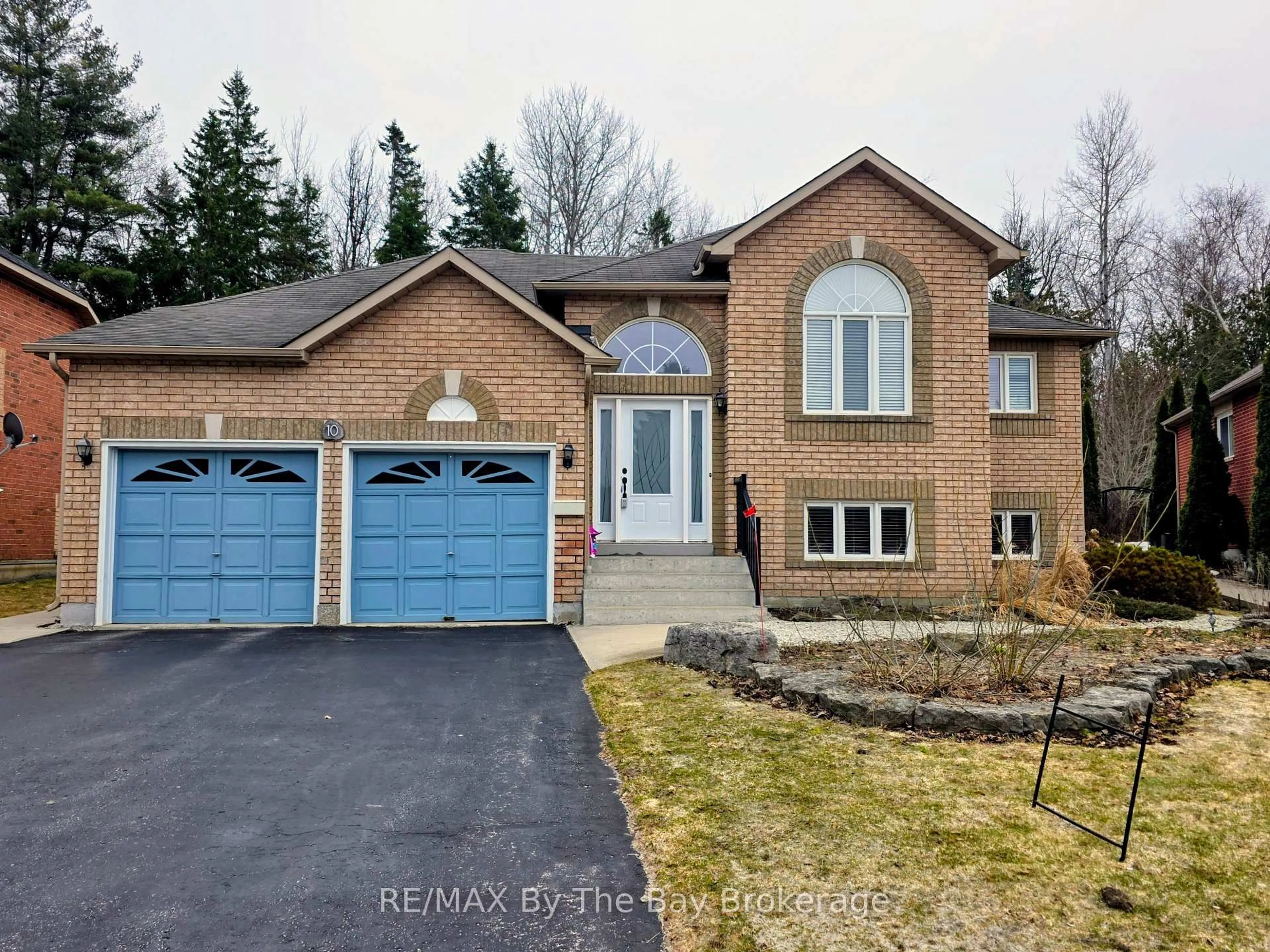 Home with brick exterior material, street for 10 Cherry Sands Cres, Wasaga Beach Ontario L9Z 1P5