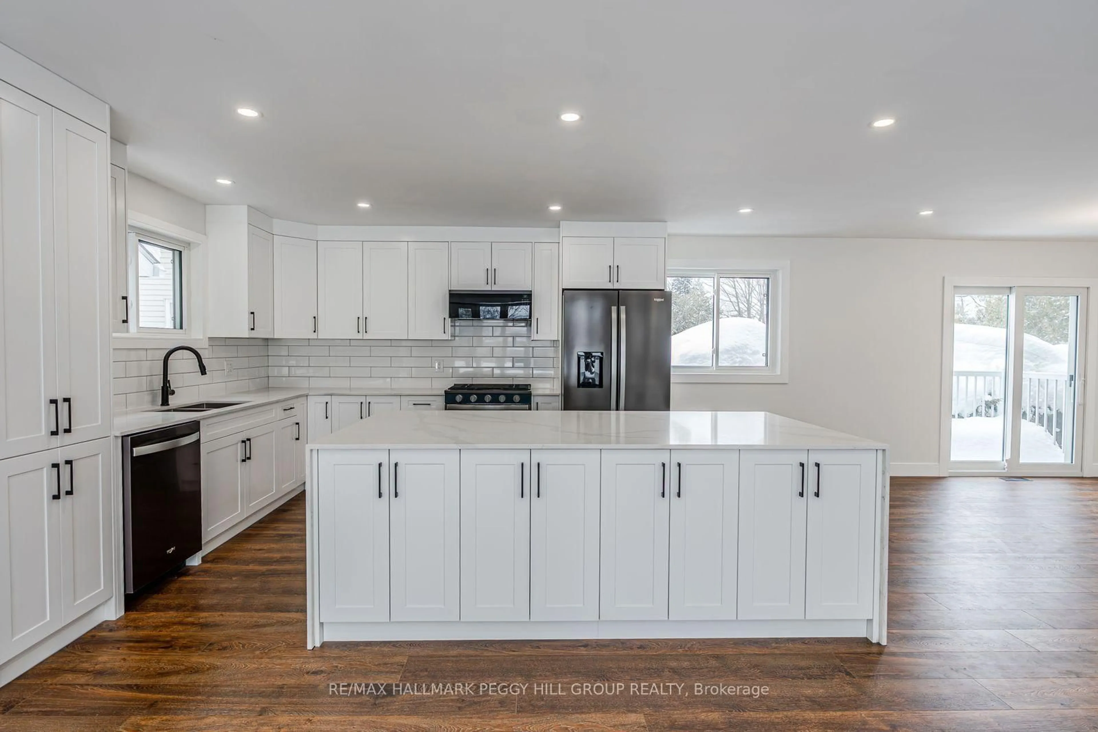 Open concept kitchen, unknown for 386 Peter St, Orillia Ontario L3V 5A7