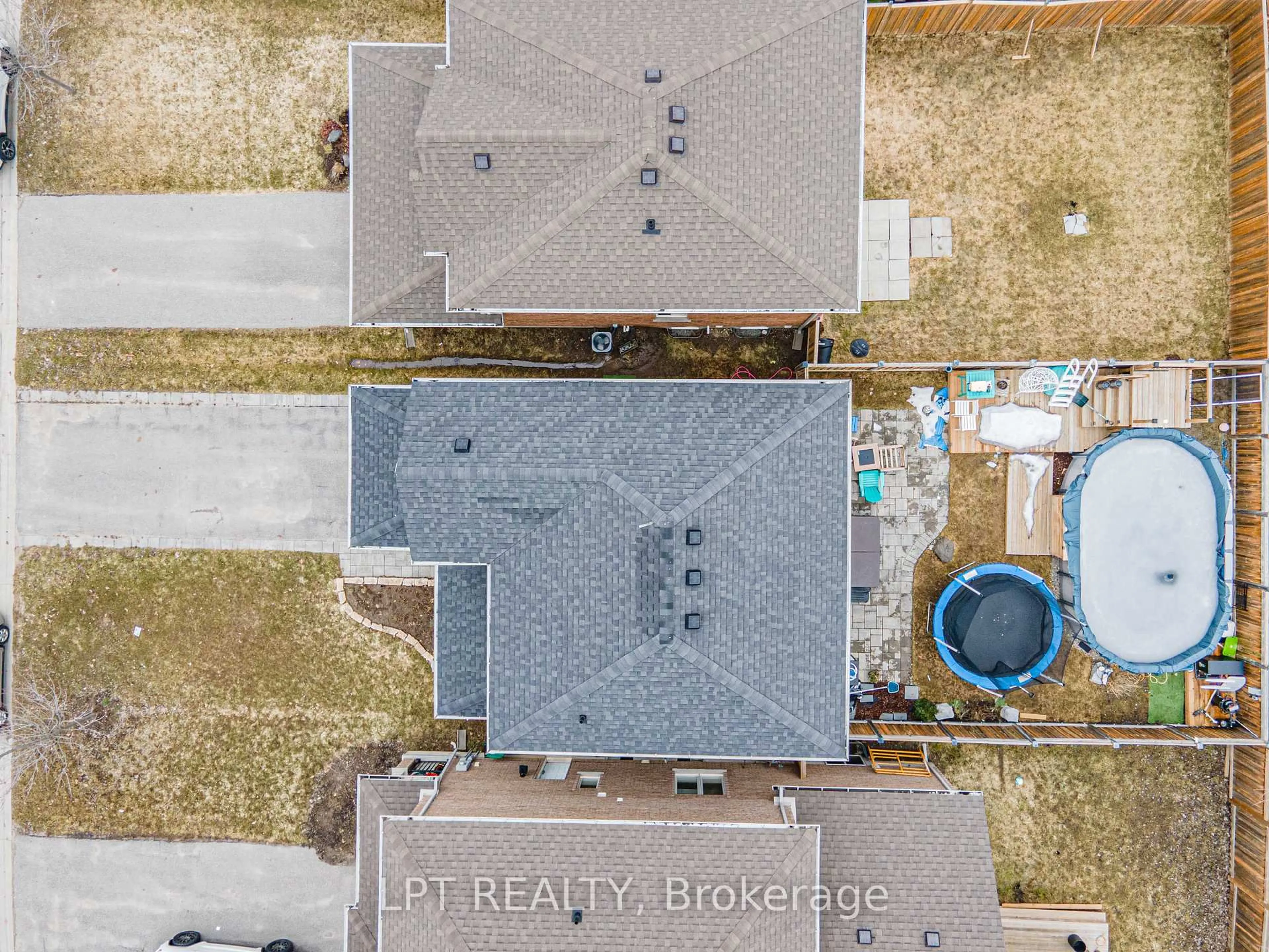 A pic from outside/outdoor area/front of a property/back of a property/a pic from drone, street for 82 Nathan Cres, Barrie Ontario L4N 0S4