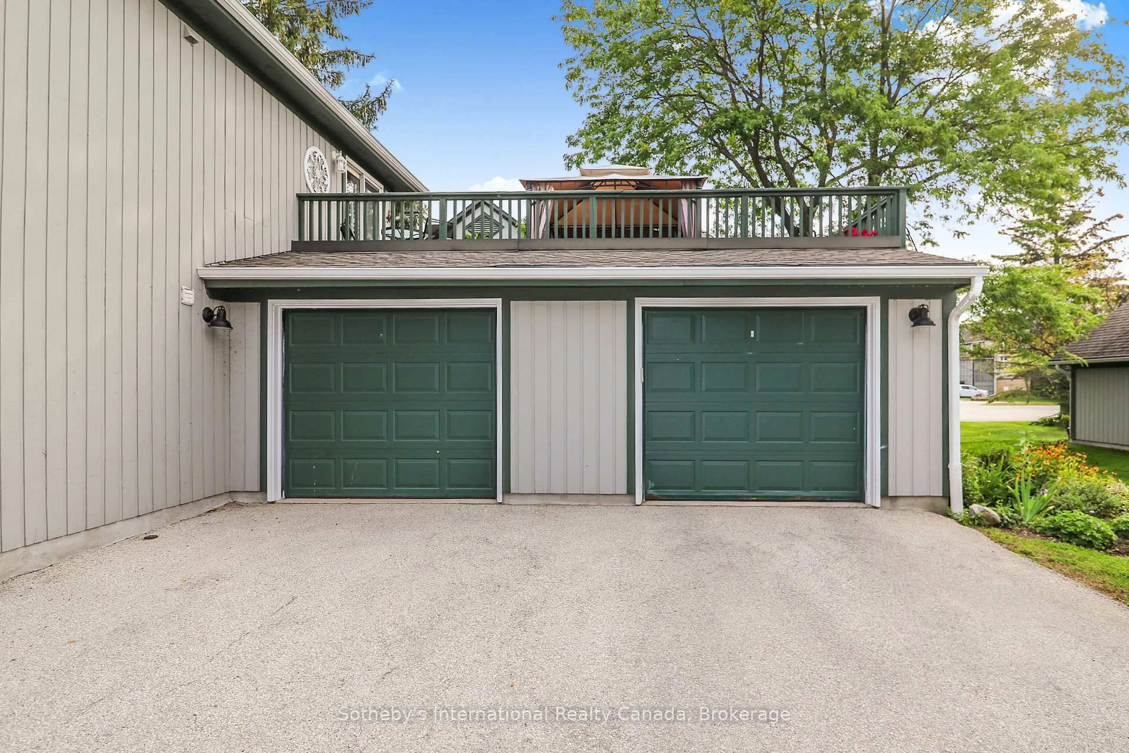 Indoor garage for 318 Mariners Way, Collingwood Ontario L9Y 5C7