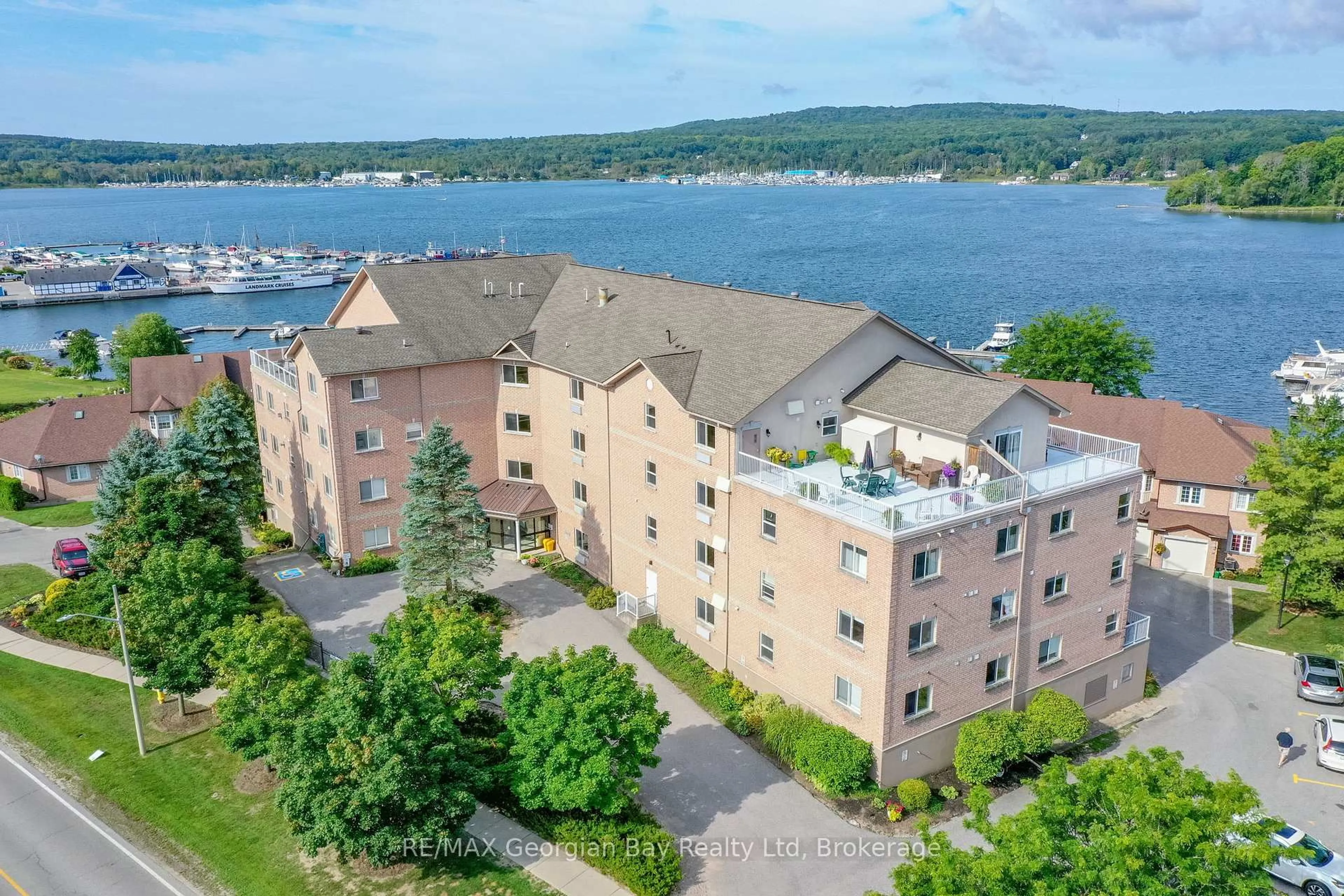 A pic from outside/outdoor area/front of a property/back of a property/a pic from drone, water/lake/river/ocean view for 4 Beck Blvd #307, Penetanguishene Ontario L9M 2H3