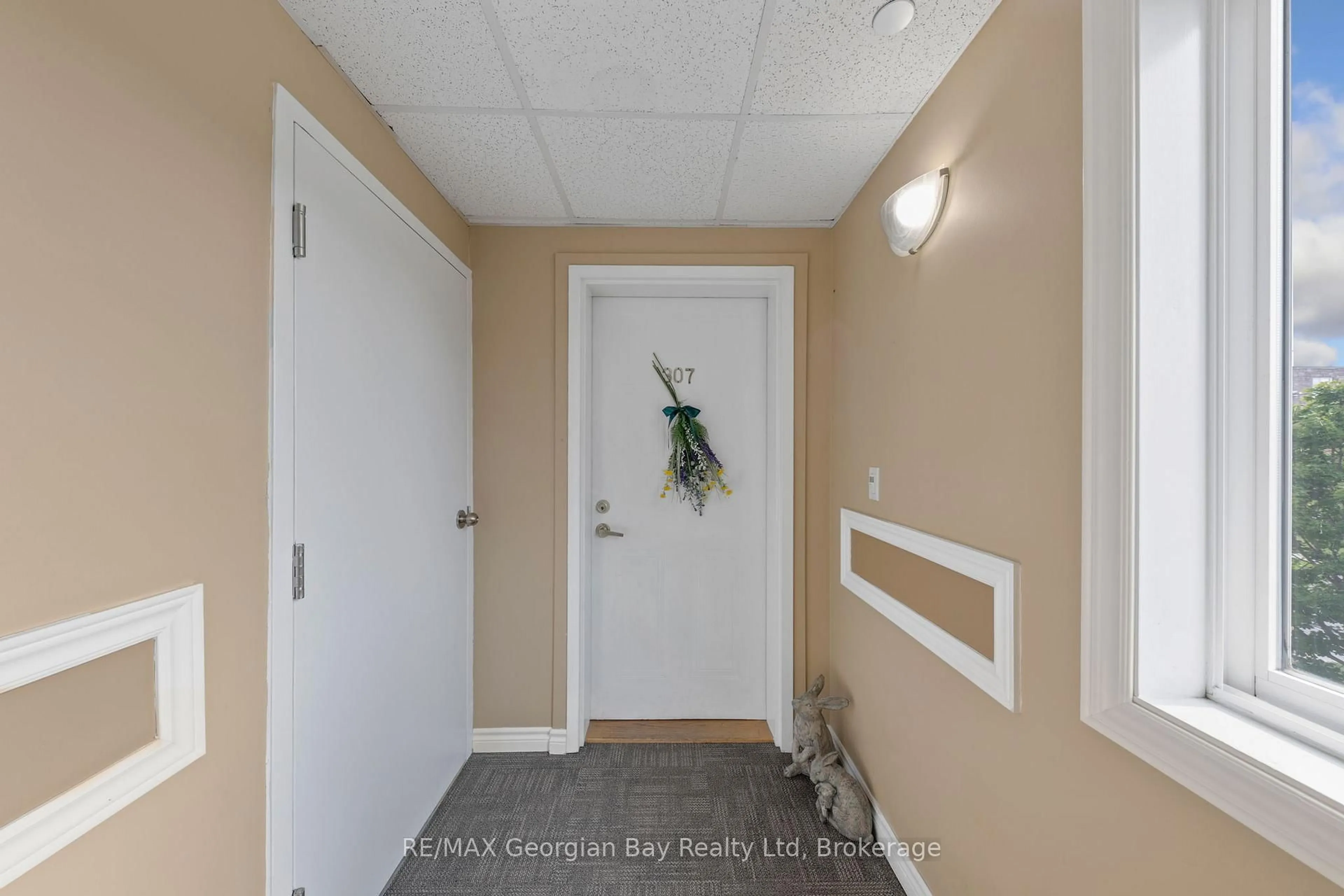 Indoor entryway for 4 Beck Blvd #307, Penetanguishene Ontario L9M 2H3