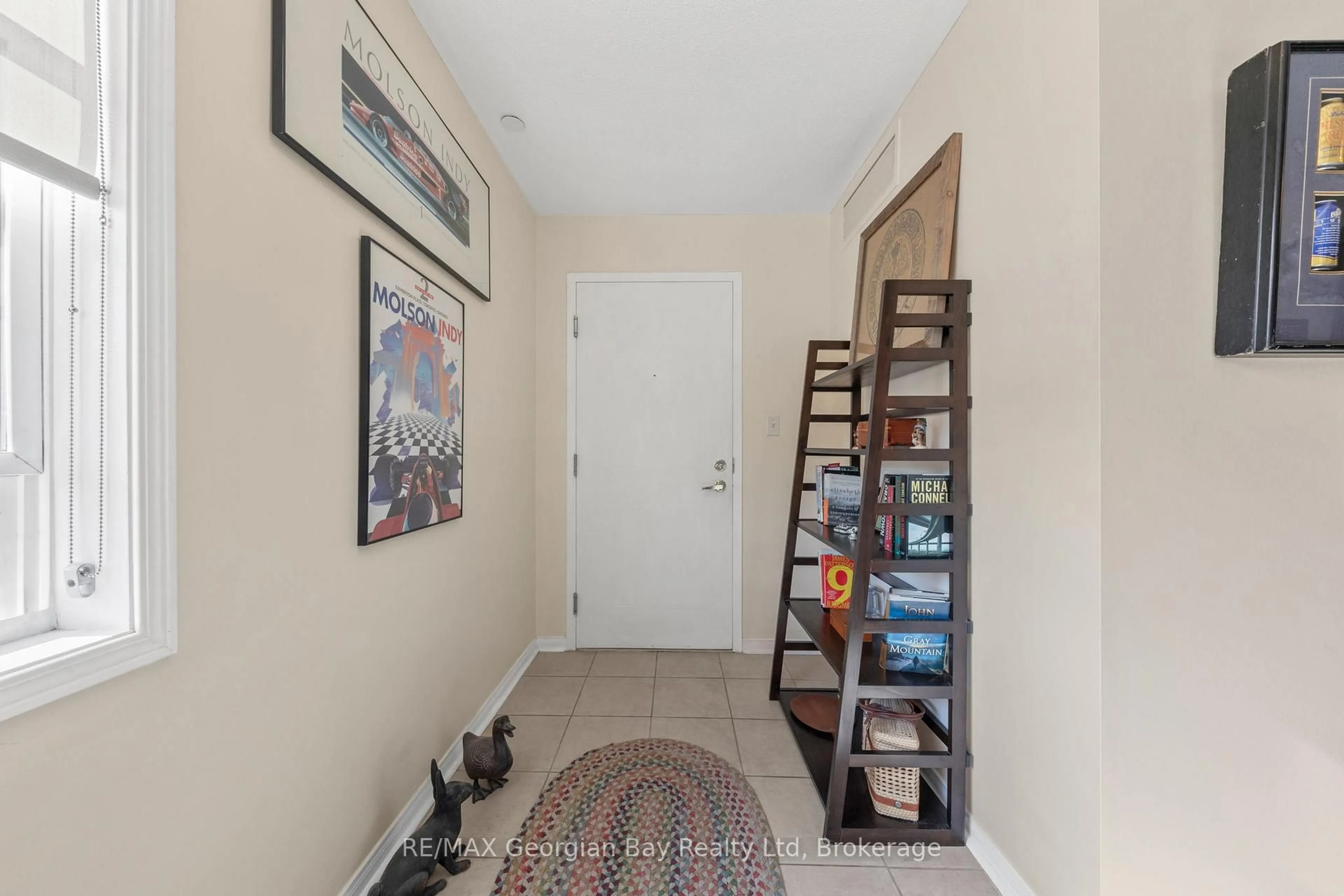 Indoor entryway for 4 Beck Blvd #307, Penetanguishene Ontario L9M 2H3