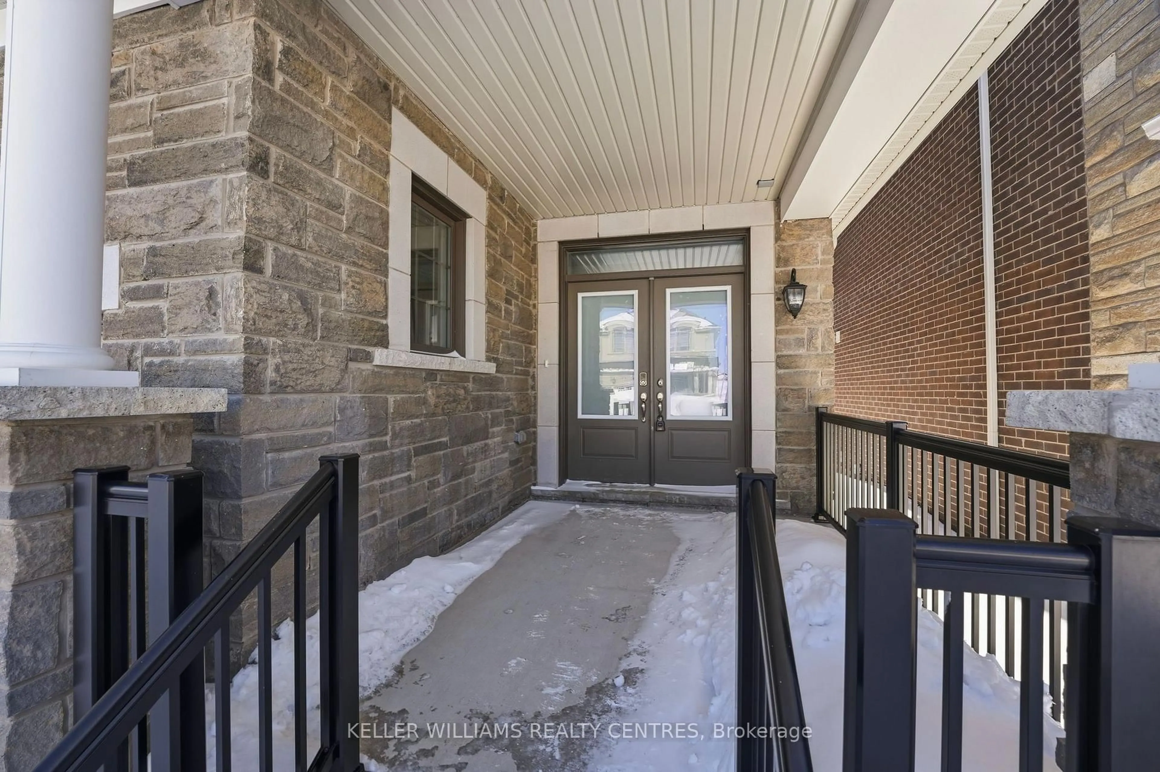 Indoor entryway for 45 McBride Tr, Barrie Ontario L9J 0Y8