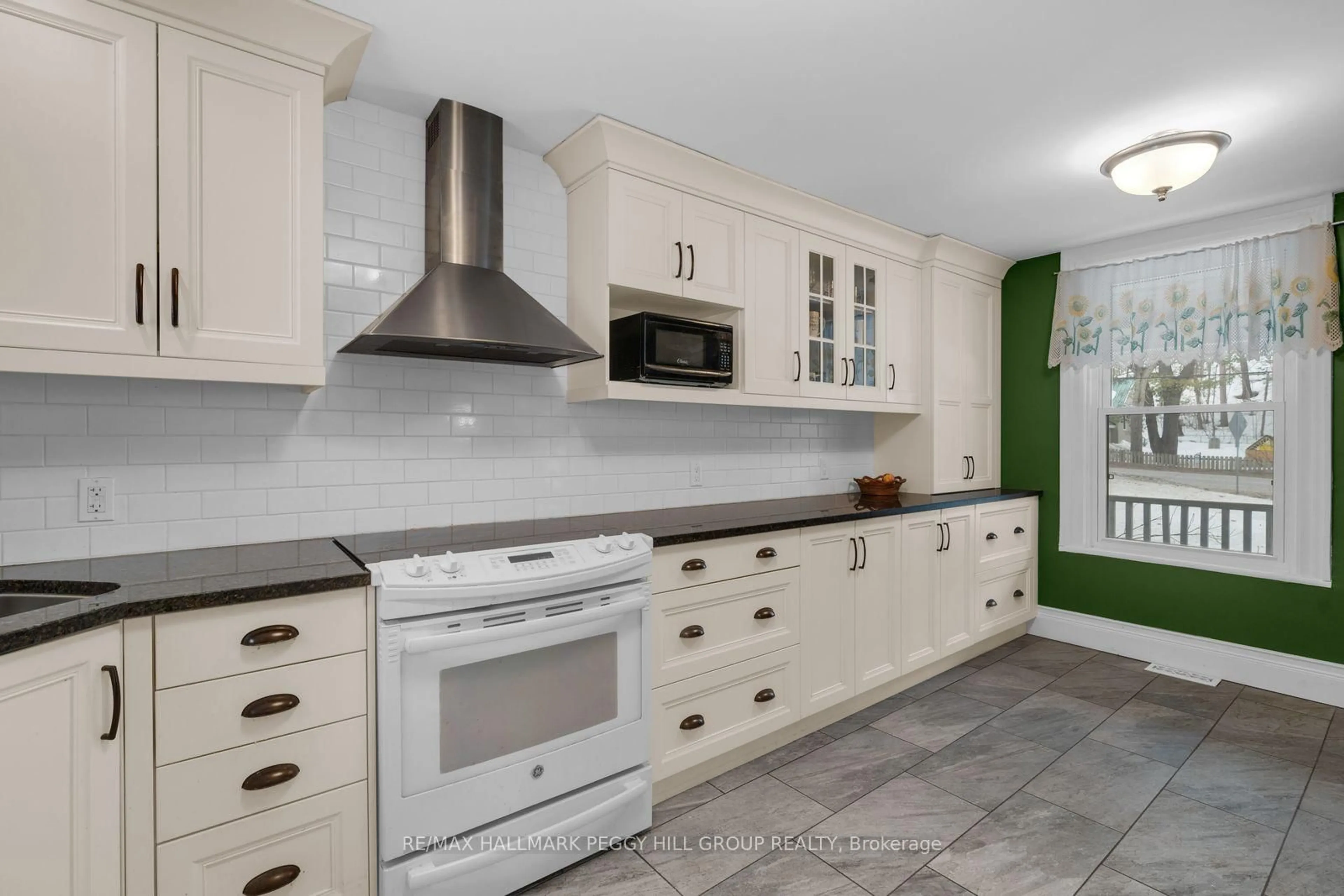 Unknown for 90 Doran Rd, Springwater Ontario L9X 0L5