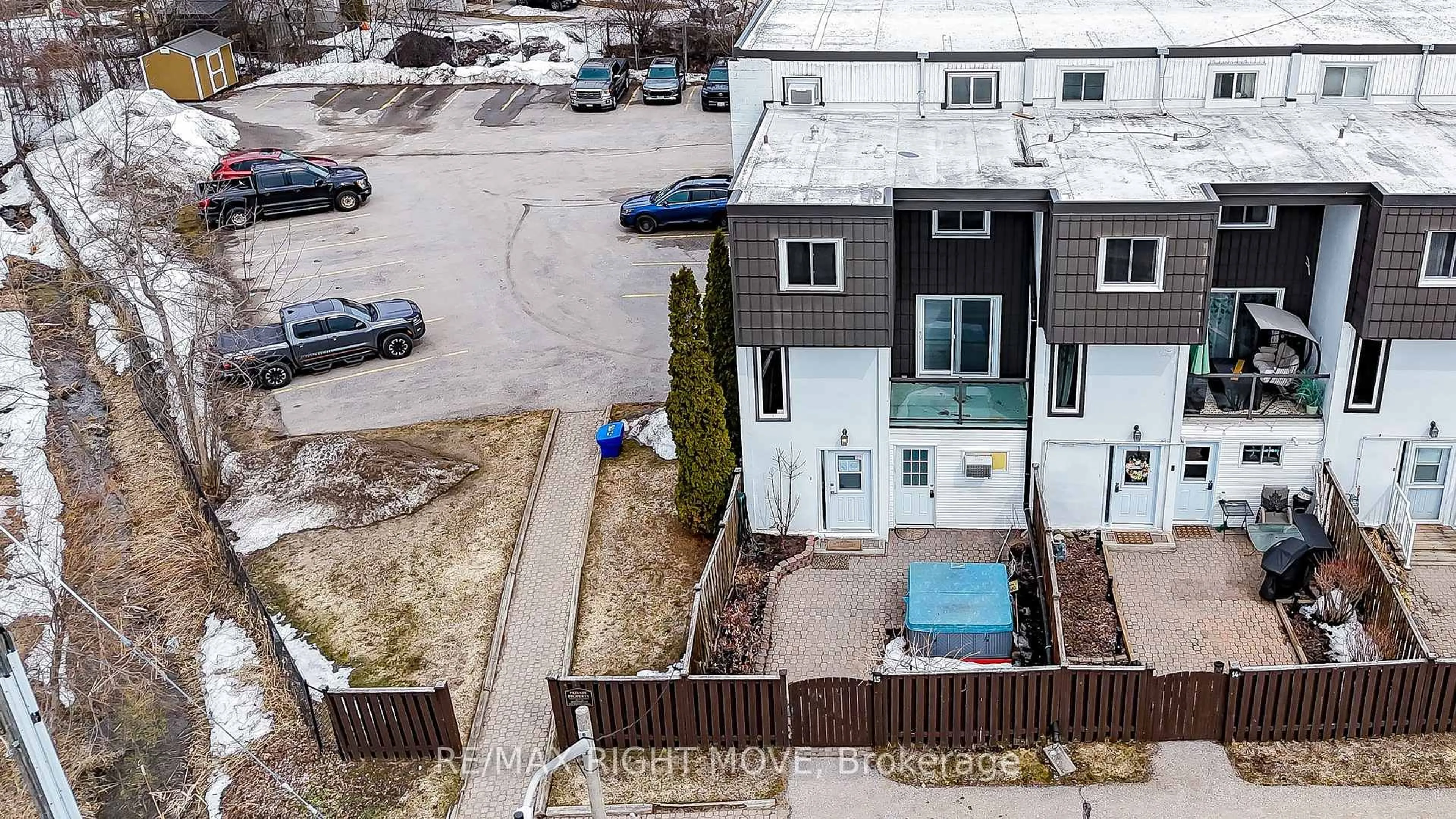 A pic from outside/outdoor area/front of a property/back of a property/a pic from drone, street for 40 Victoria Cres #15, Orillia Ontario L3V 6N6