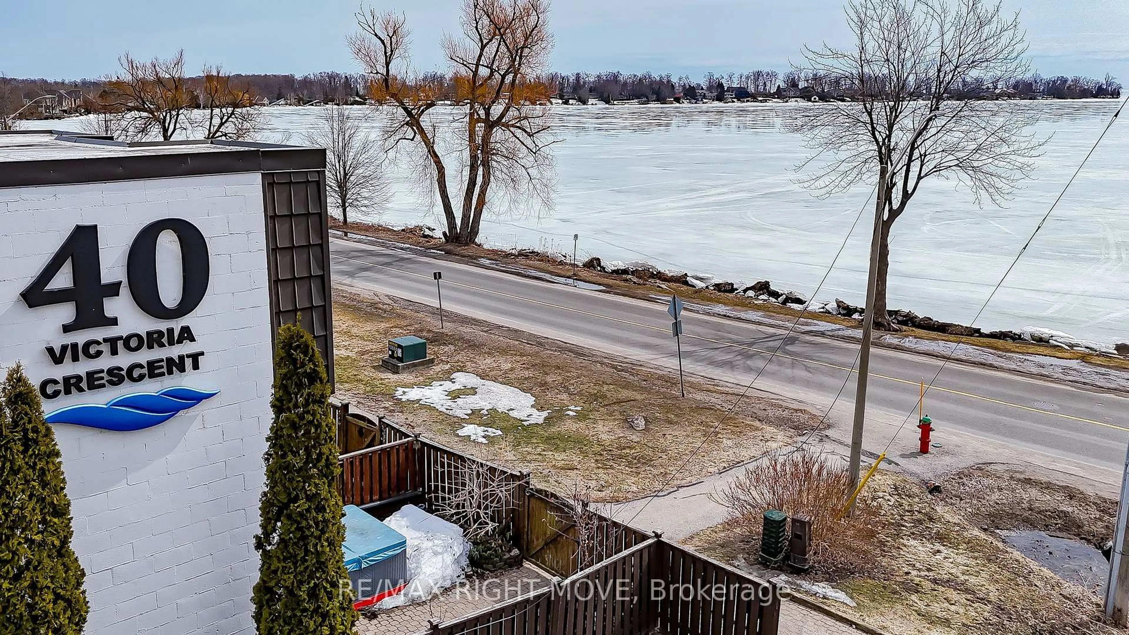 A pic from outside/outdoor area/front of a property/back of a property/a pic from drone, water/lake/river/ocean view for 40 Victoria Cres #15, Orillia Ontario L3V 6N6