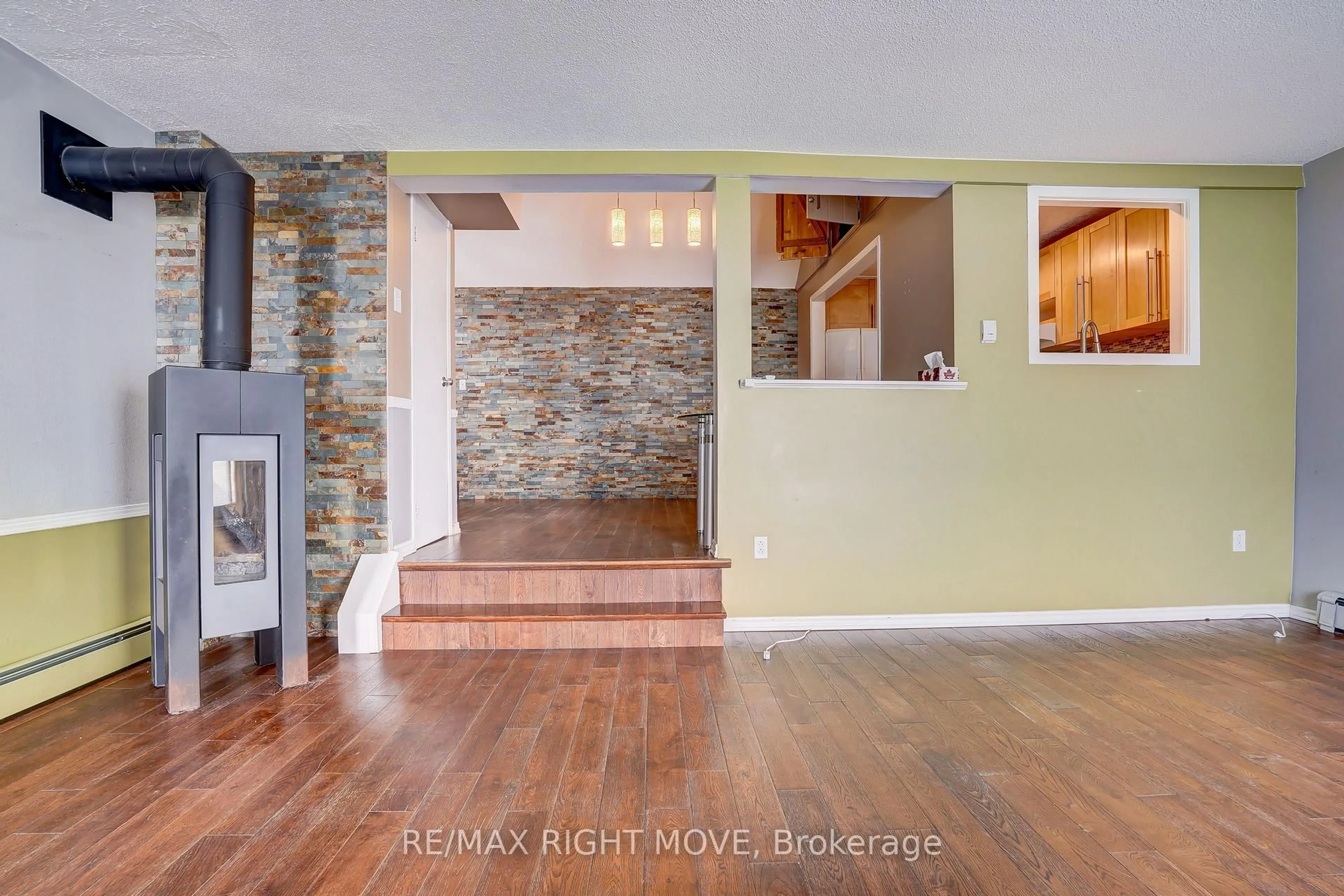 Indoor entryway for 40 Victoria Cres #15, Orillia Ontario L3V 6N6