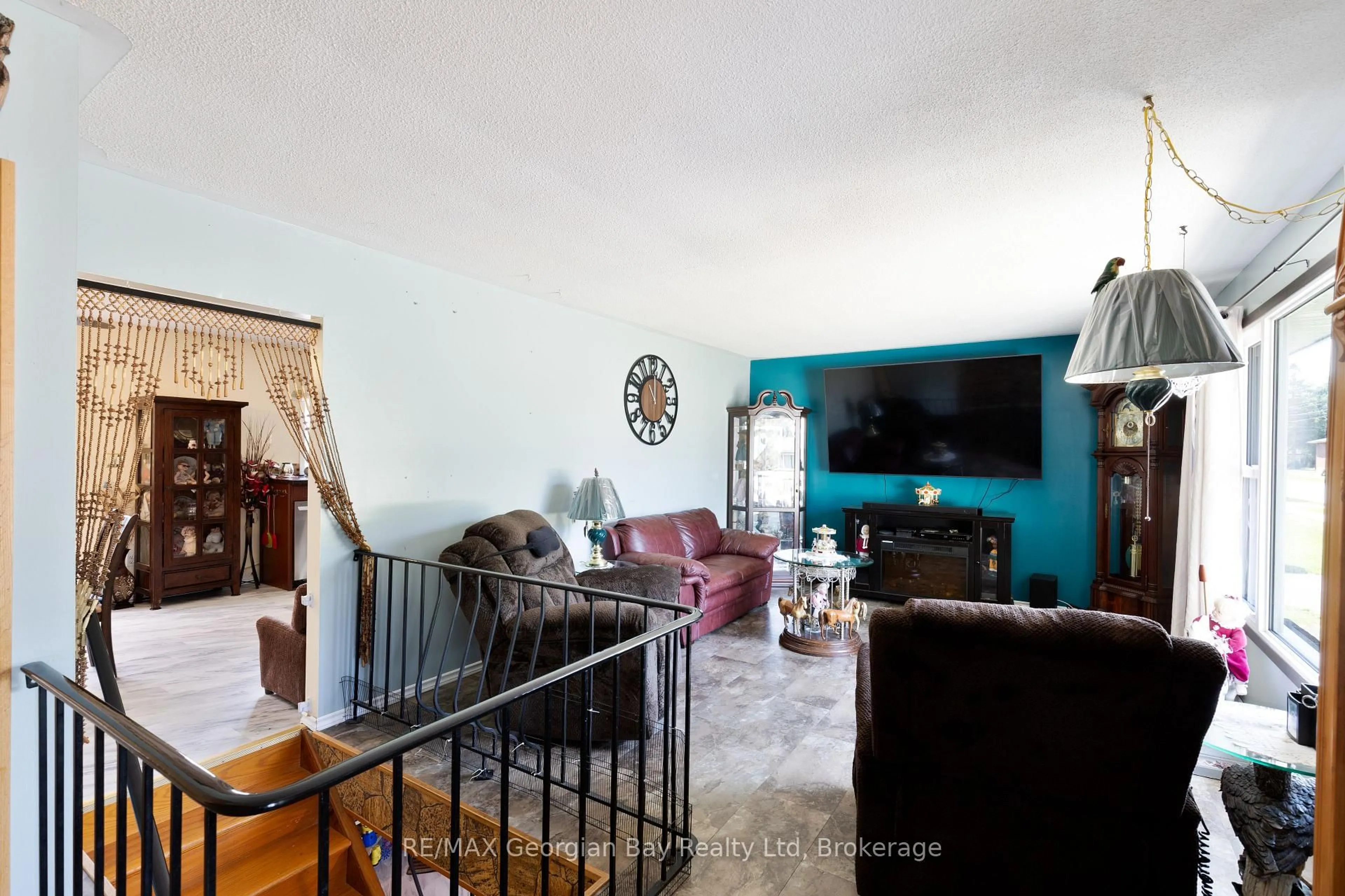 Living room with furniture, unknown for 739 SIMCOE Ave, Tay Ontario L0K 1R0