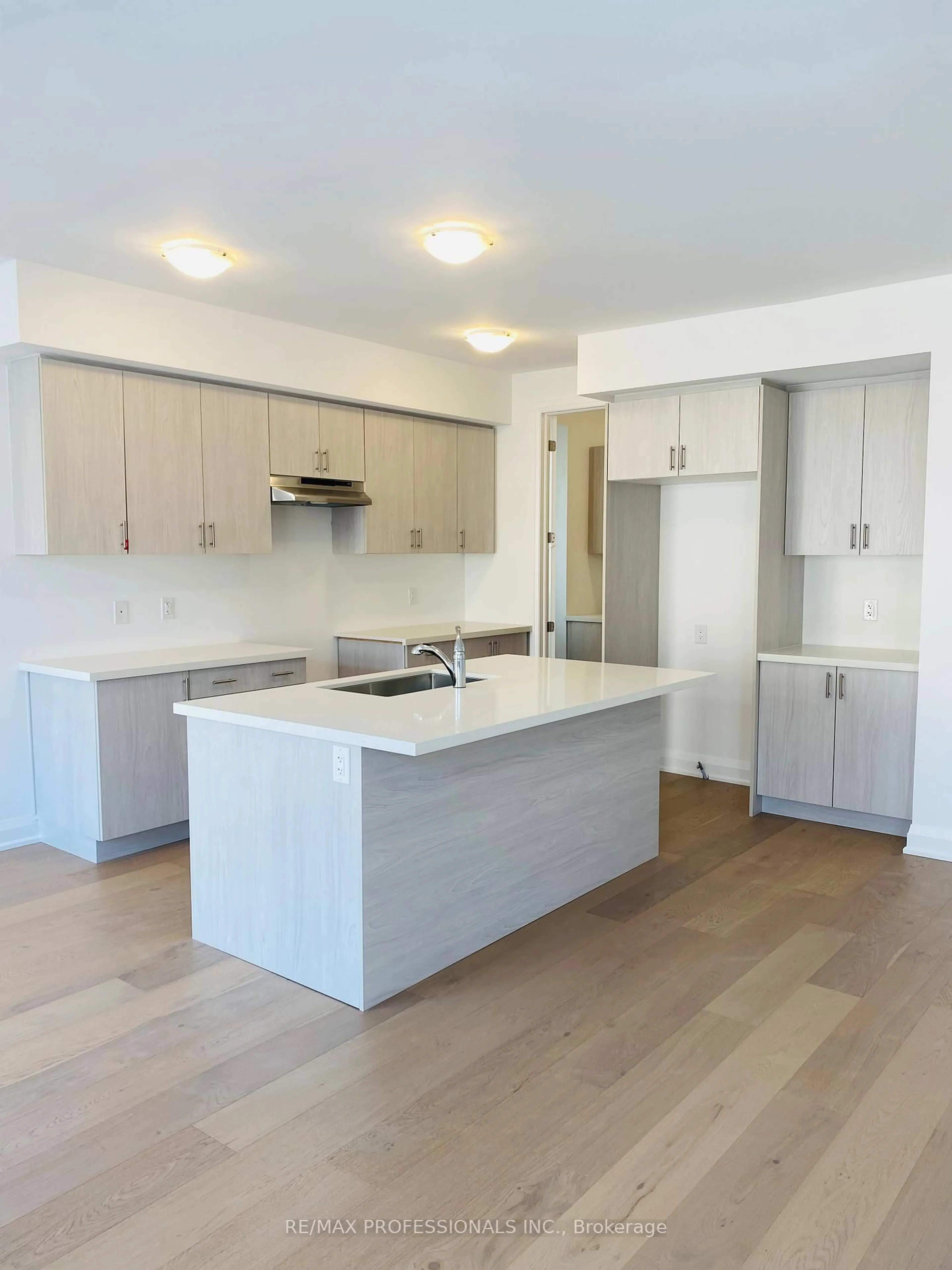 Open concept kitchen, unknown for 14 Barnyard Tr, Barrie Ontario L9J 0T4