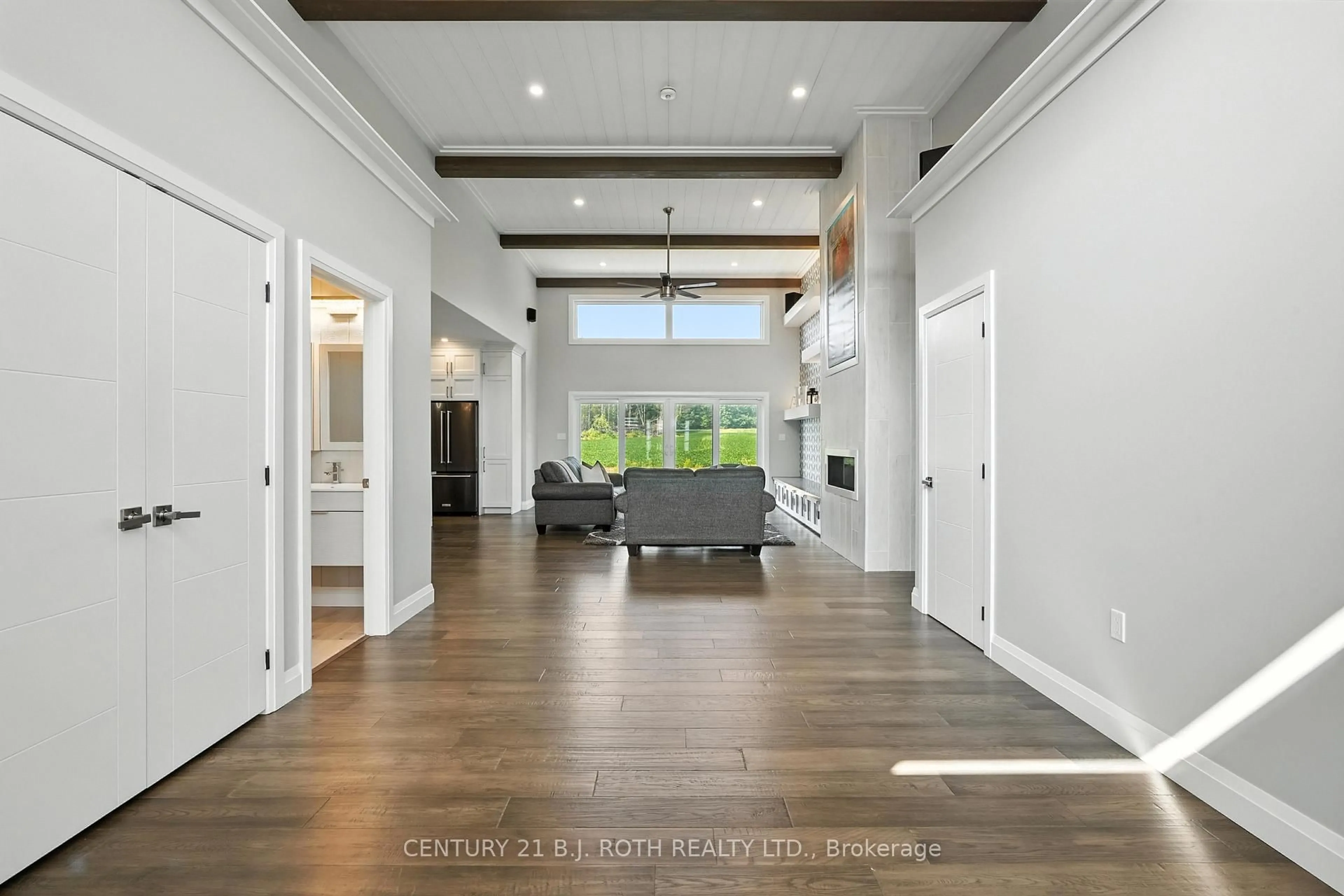 Indoor entryway for 3510 Brennan Line, Severn Ontario L3V 0W3