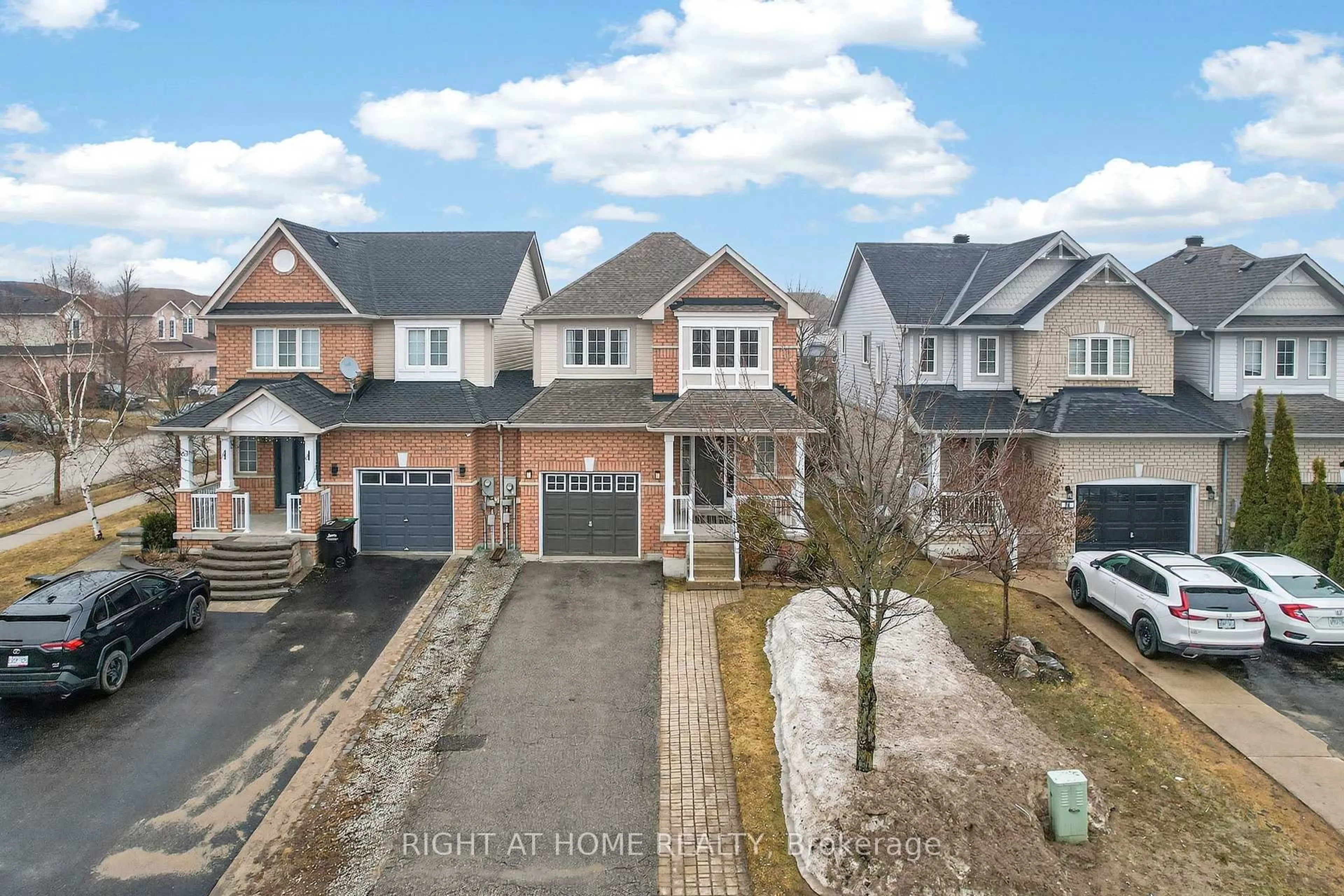 A pic from outside/outdoor area/front of a property/back of a property/a pic from drone, street for 65 Bird St, Barrie Ontario L4N 0X2