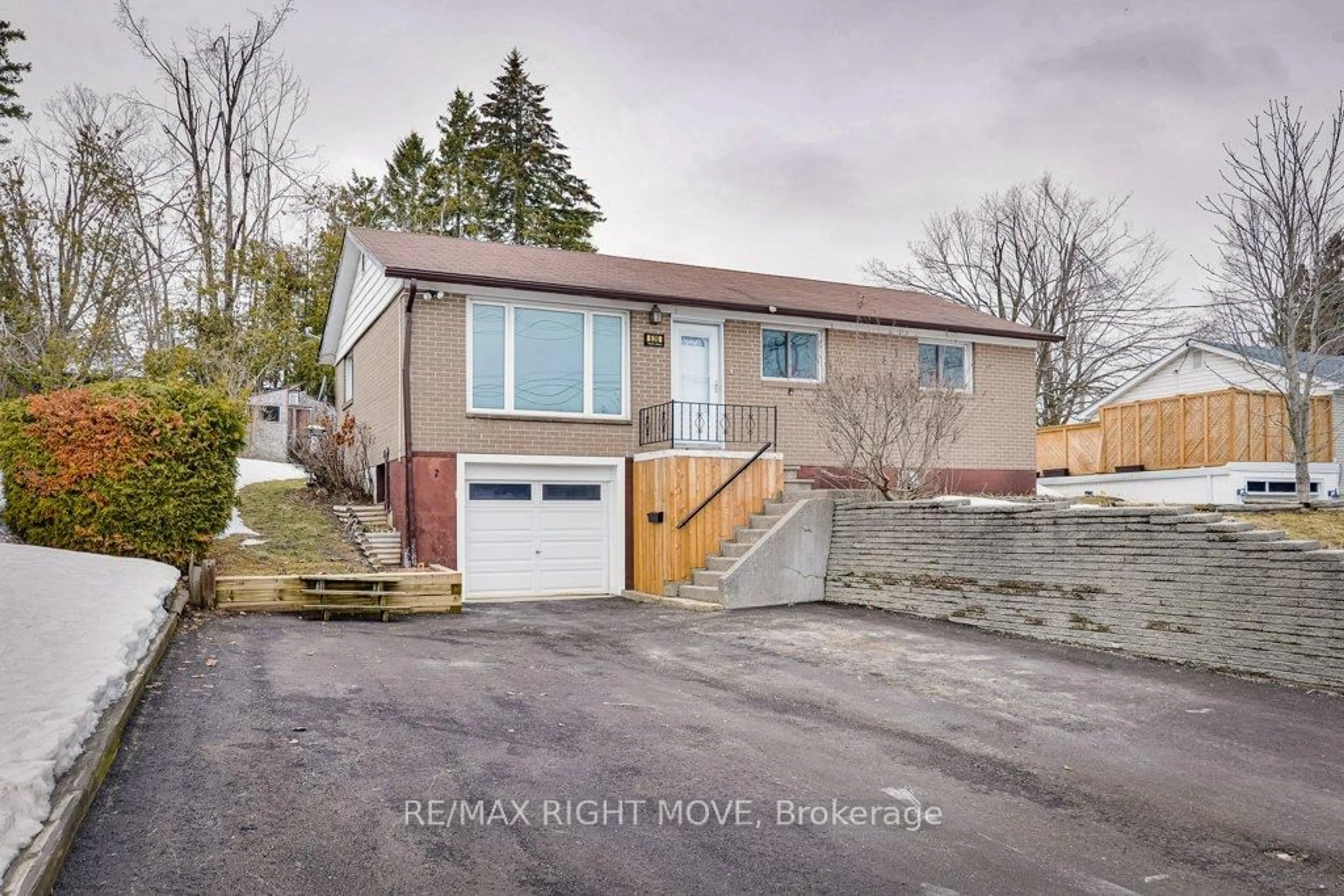 Unknown for 636 Mississaga St, Orillia Ontario L3V 3C6