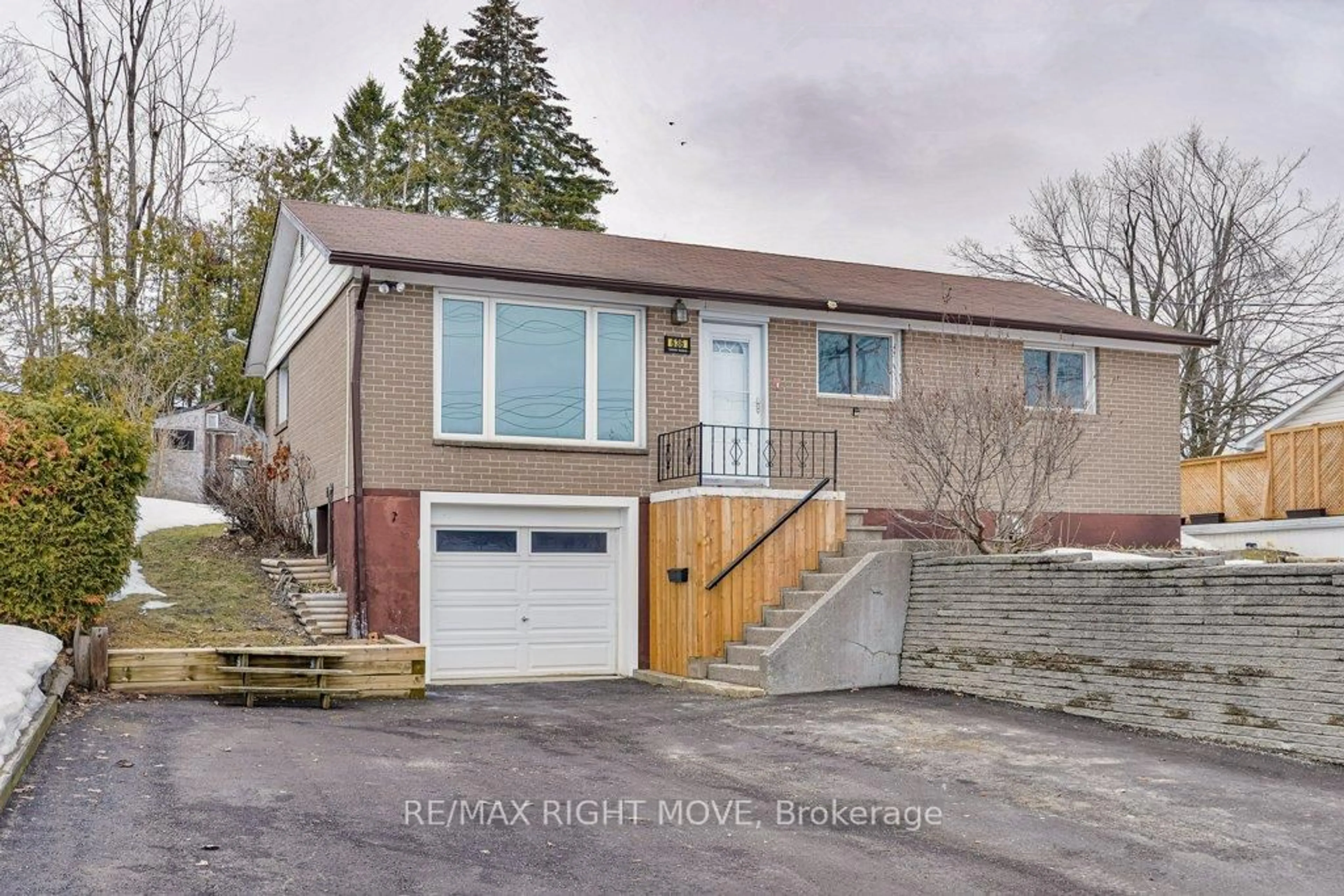 Unknown for 636 Mississaga St, Orillia Ontario L3V 3C6