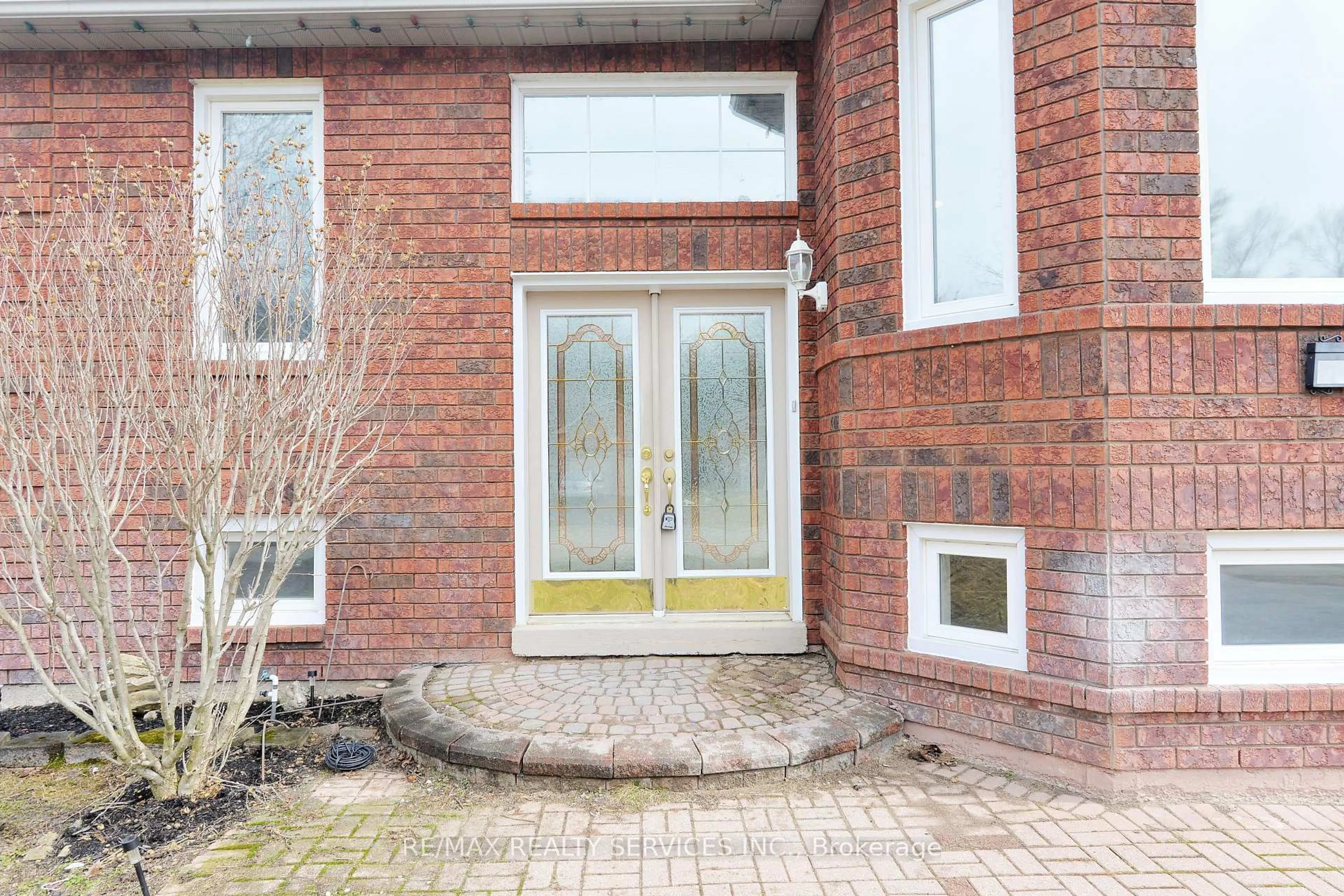 Home with brick exterior material, street for 7 Bush Cres, Wasaga Beach Ontario L9Z 1M3