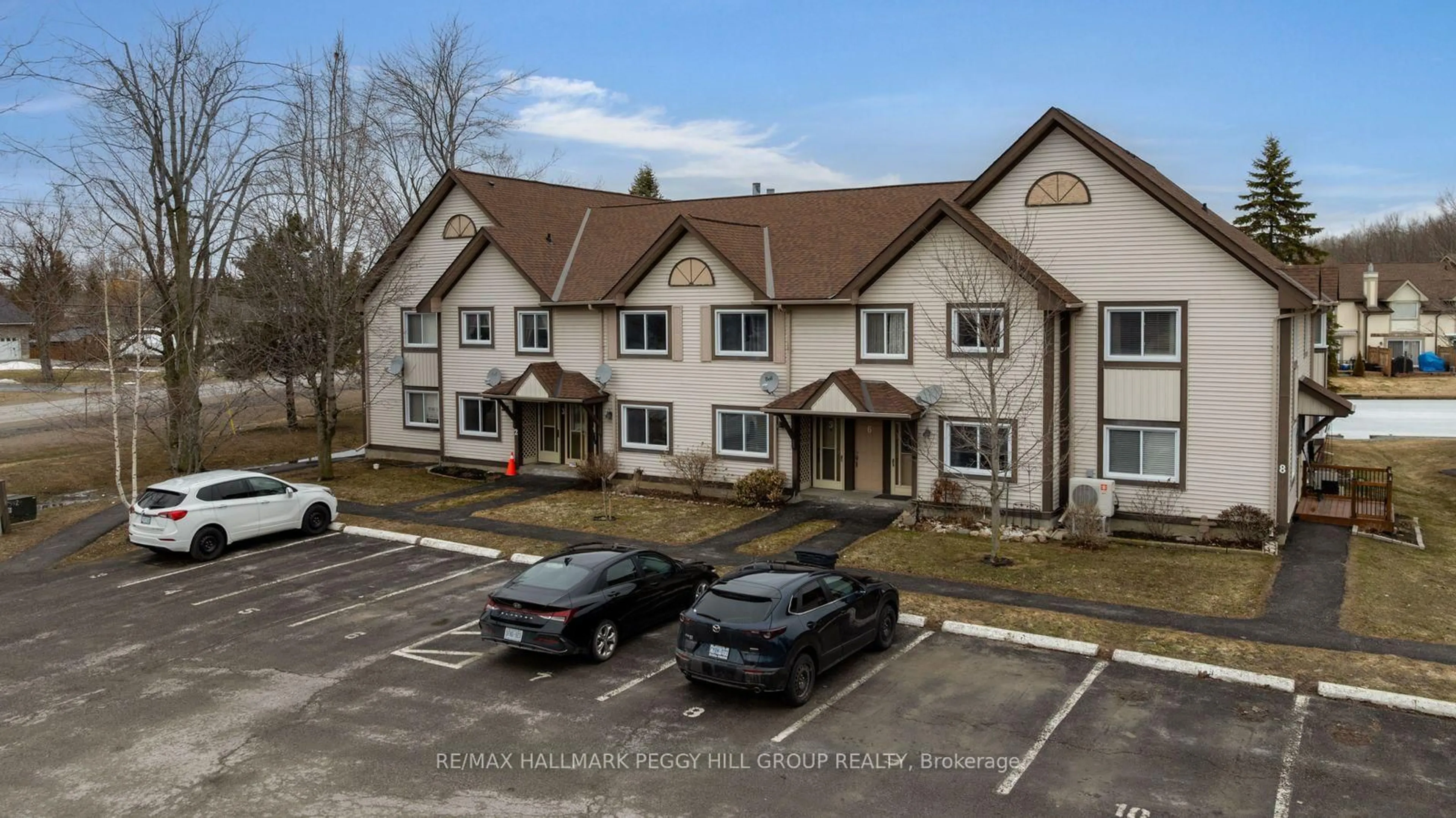 A pic from outside/outdoor area/front of a property/back of a property/a pic from drone, unknown for 11 Laguna Pkwy #4, Ramara Ontario L0K 1B0