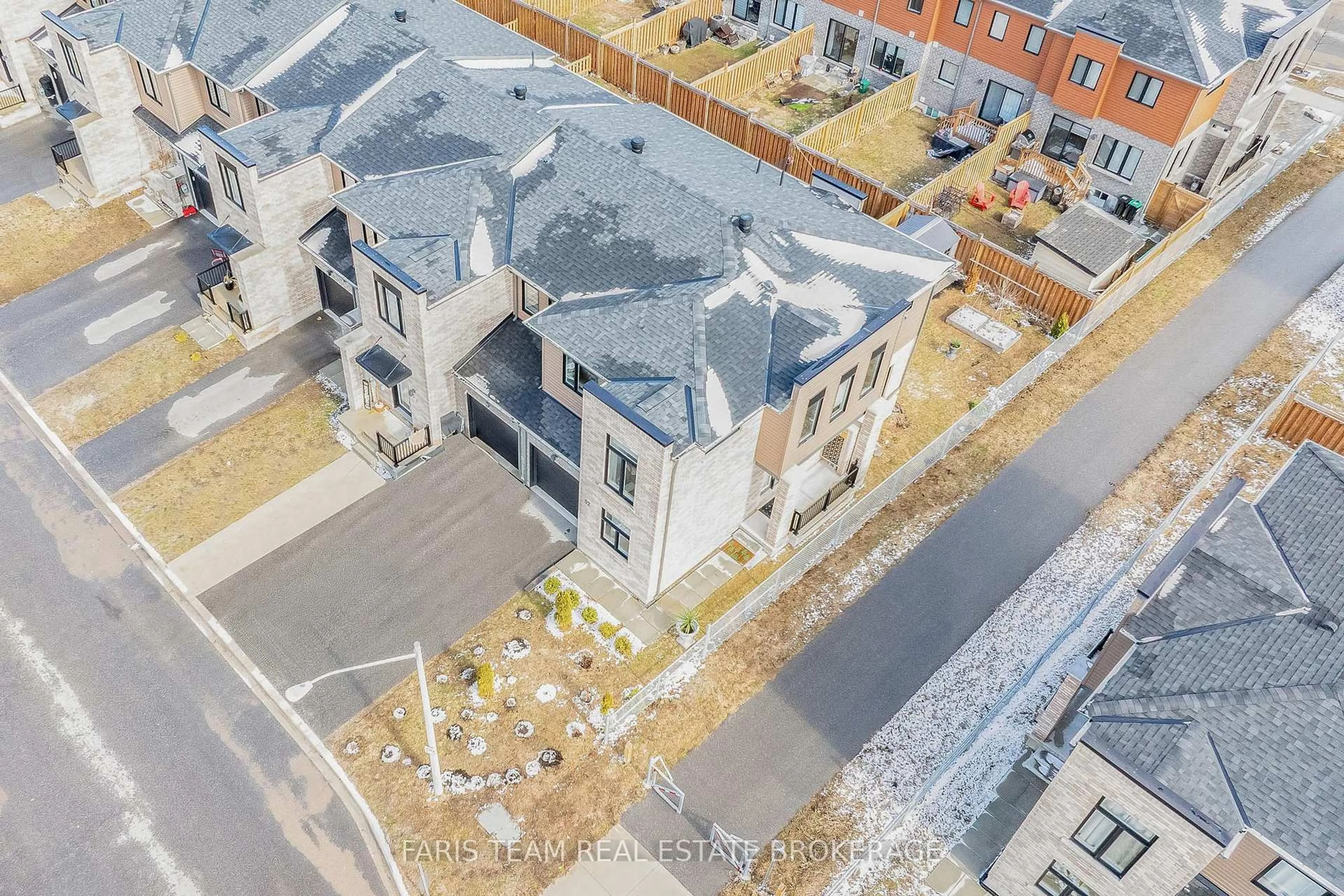 A pic from outside/outdoor area/front of a property/back of a property/a pic from drone, city buildings view from balcony for 52 Fairlane Ave, Barrie Ontario L9J 0M9