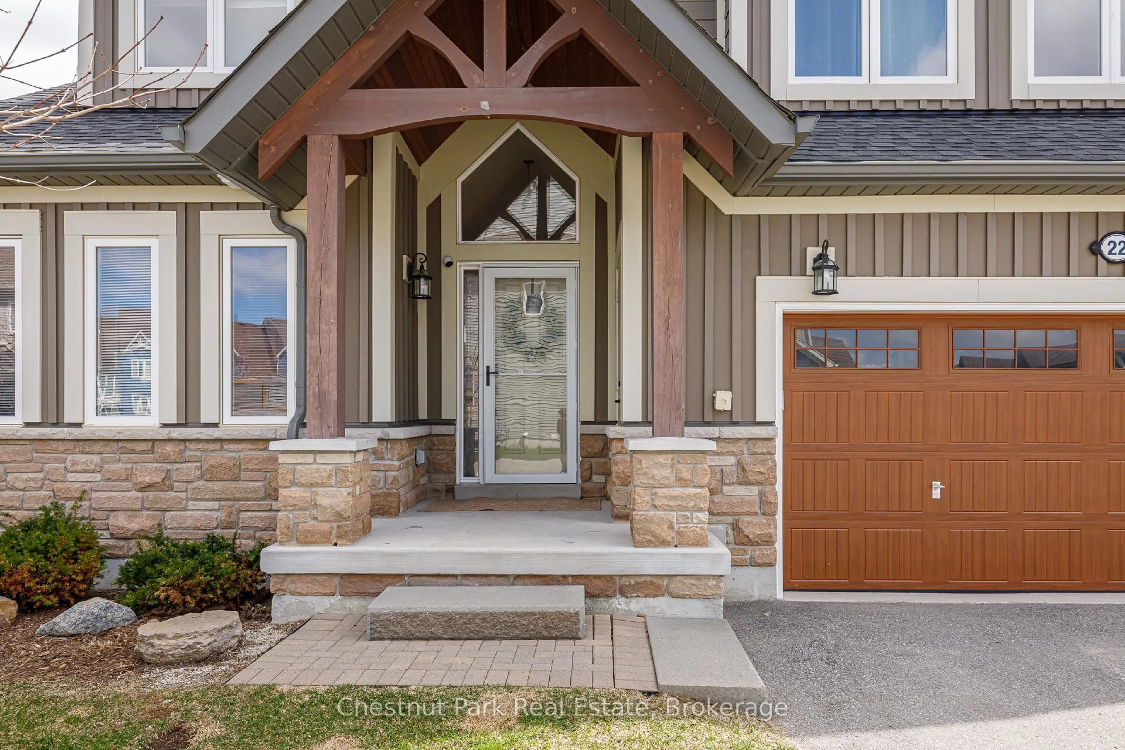 Indoor entryway for 22 Kennedy Ave, Collingwood Ontario L9Y 0Z5