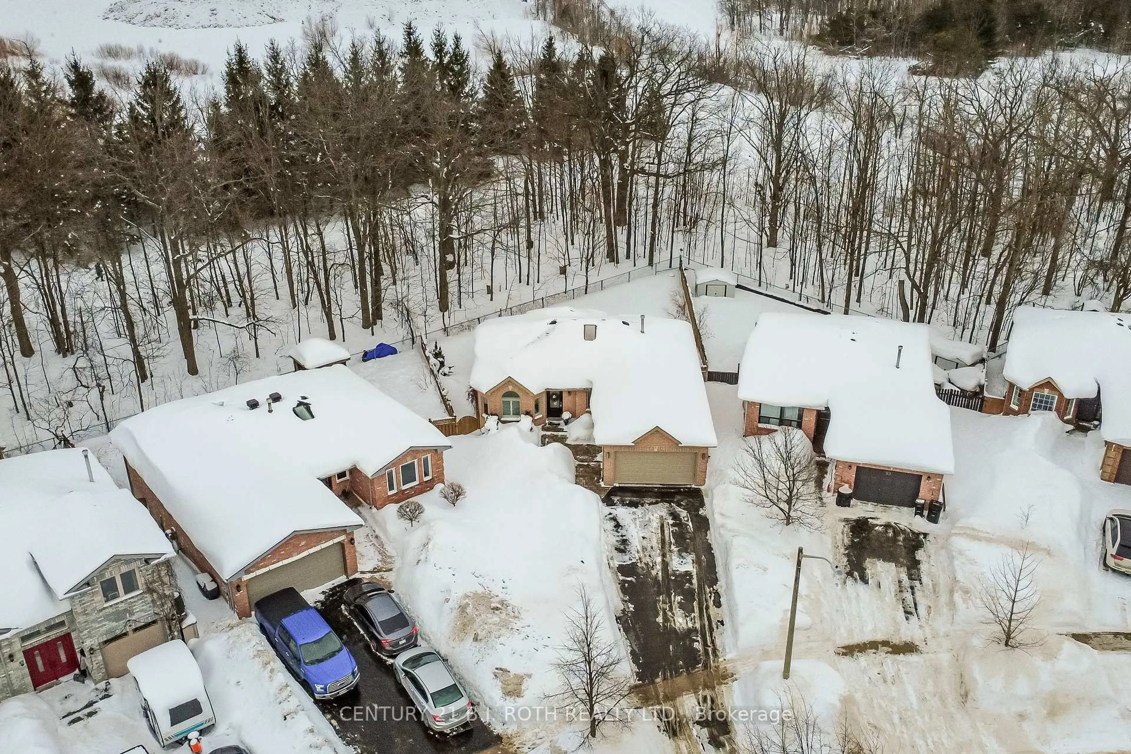 A pic from outside/outdoor area/front of a property/back of a property/a pic from drone, unknown for 91 Benson Dr, Barrie Ontario L4N 7Y4