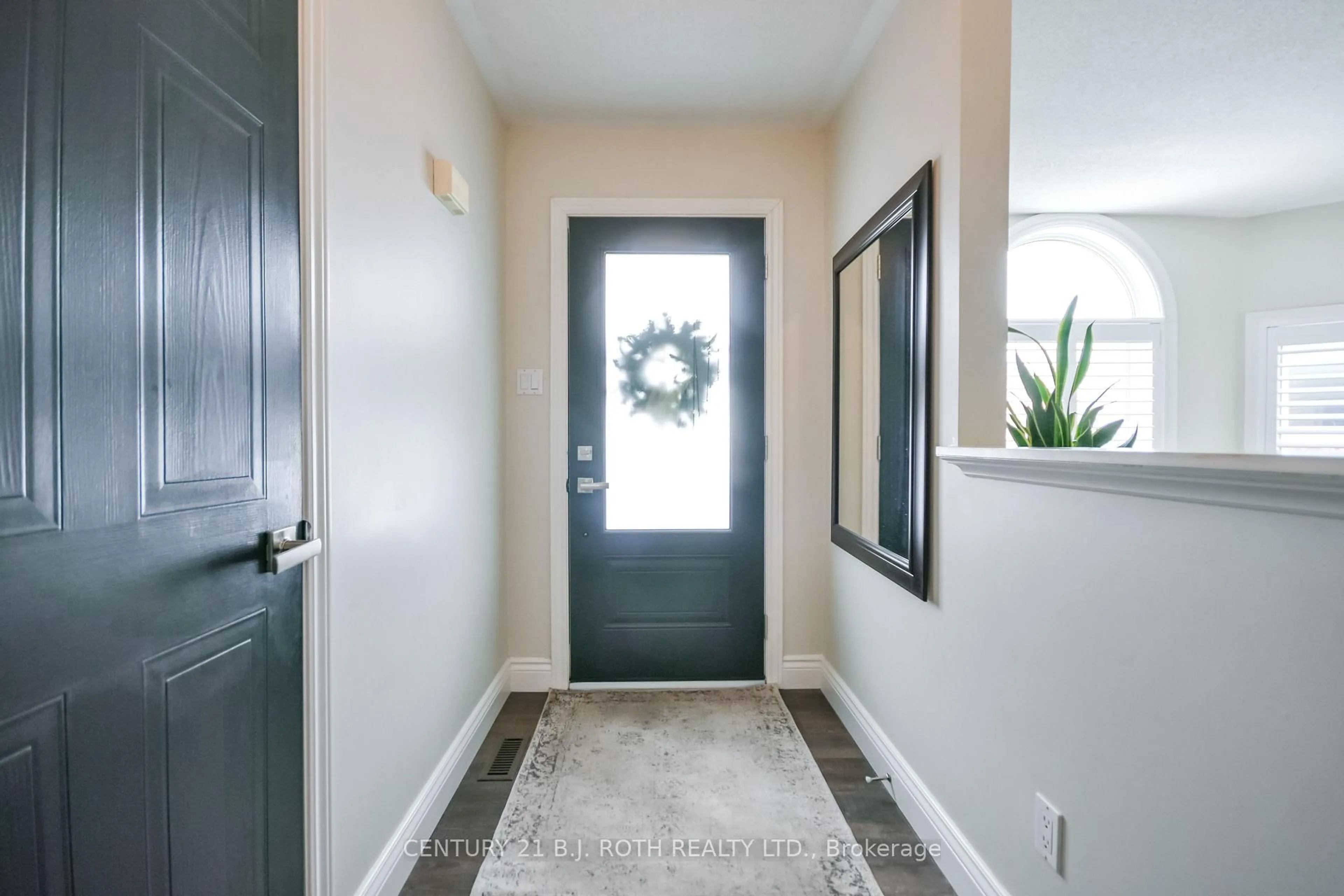 Indoor entryway for 91 Benson Dr, Barrie Ontario L4N 7Y4