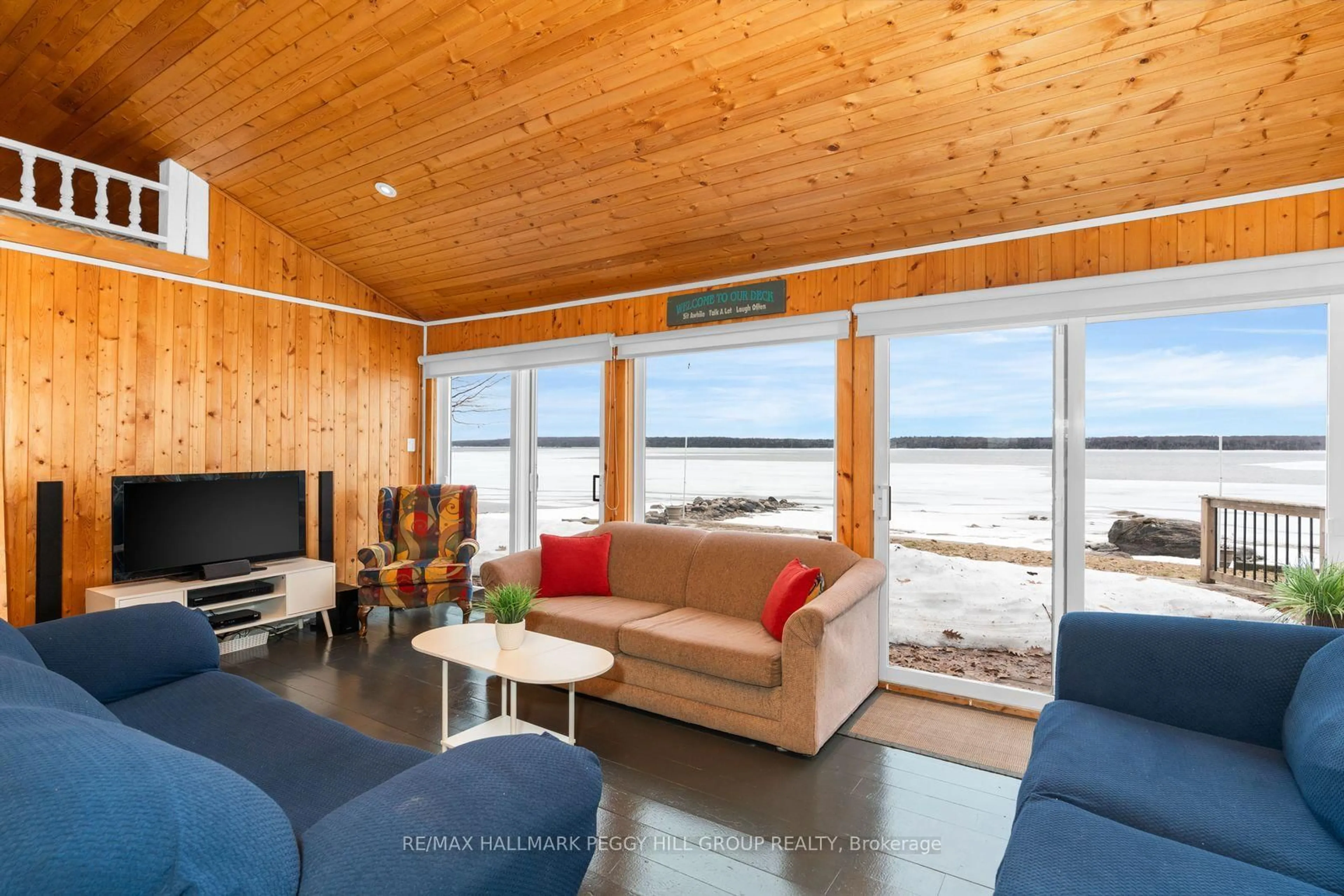 Living room with furniture, wood/laminate floor for 1449 Champlain Rd, Tiny Ontario L9M 0C1