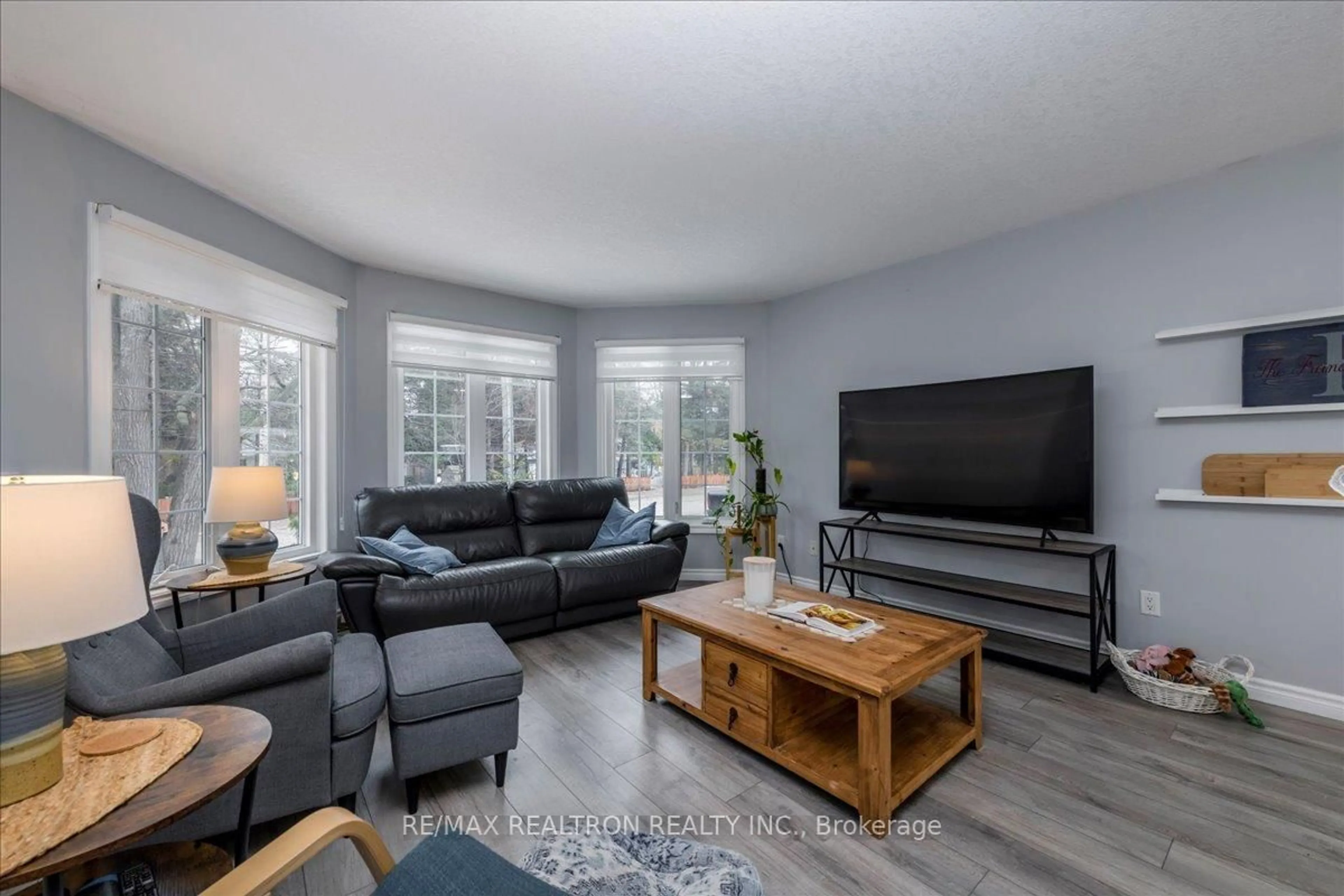 Living room with furniture, wood/laminate floor for 310 Golf Course Rd, Wasaga Beach Ontario L9Z 1S5
