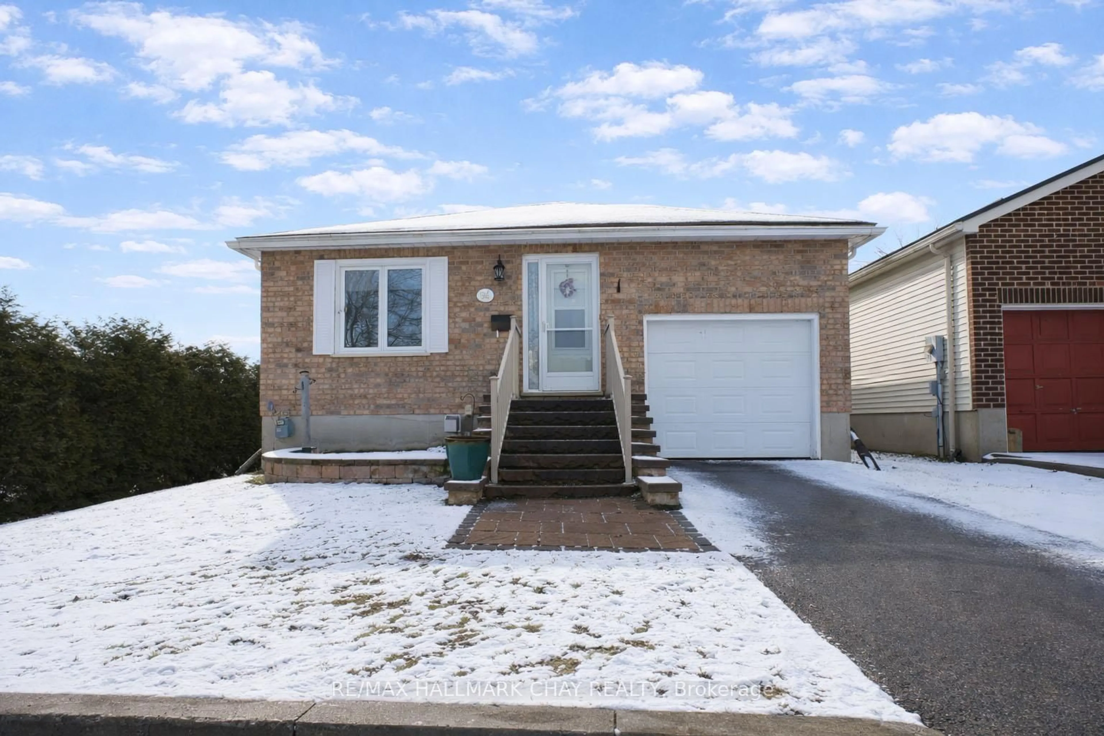 Home with vinyl exterior material, street for 231 Oxford St #14, Orillia Ontario L3V 7S6