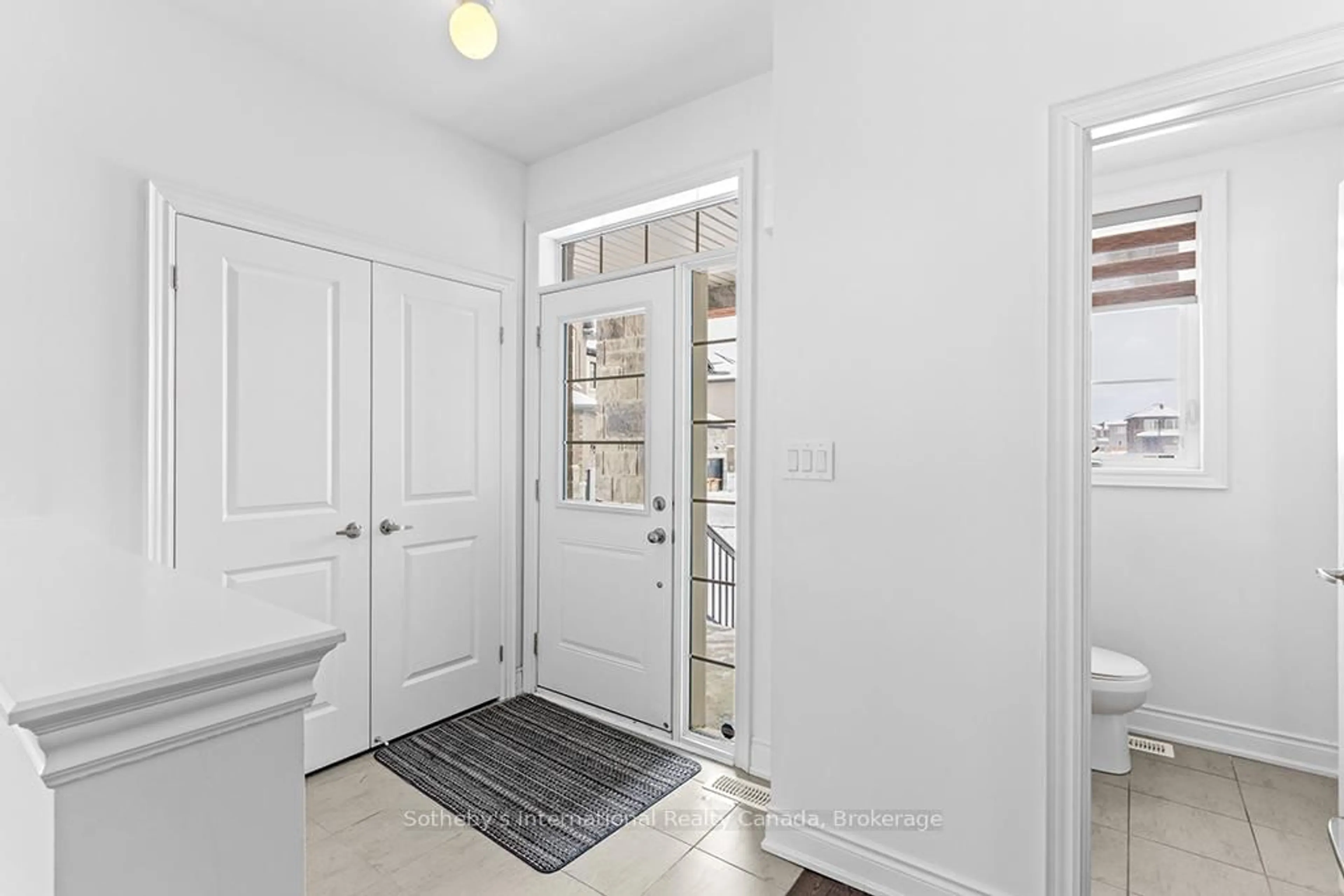 Indoor entryway for 23 Autumn Dr, Wasaga Beach Ontario L9Z 0K7