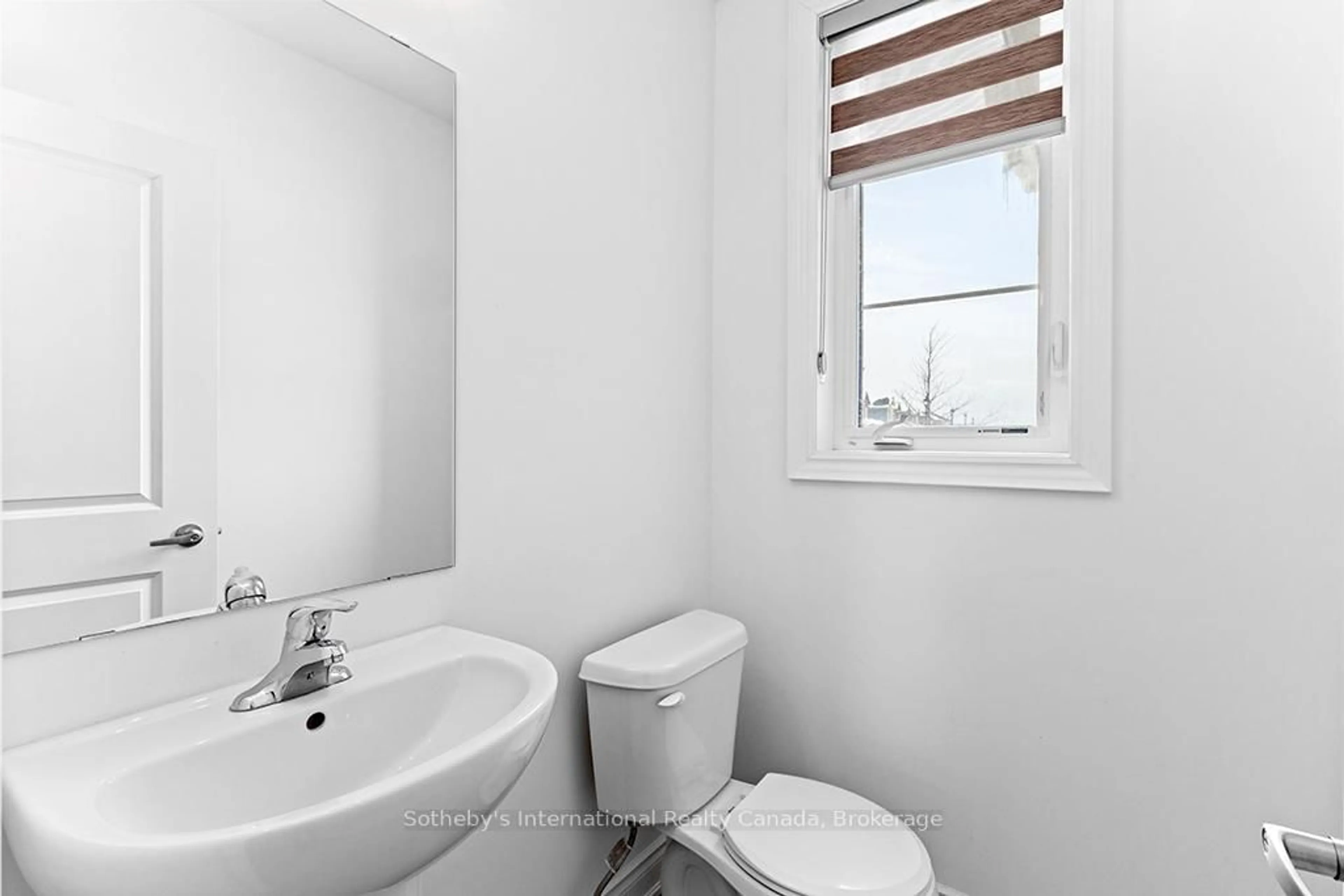 Standard bathroom, ceramic/tile floor for 23 Autumn Dr, Wasaga Beach Ontario L9Z 0K7