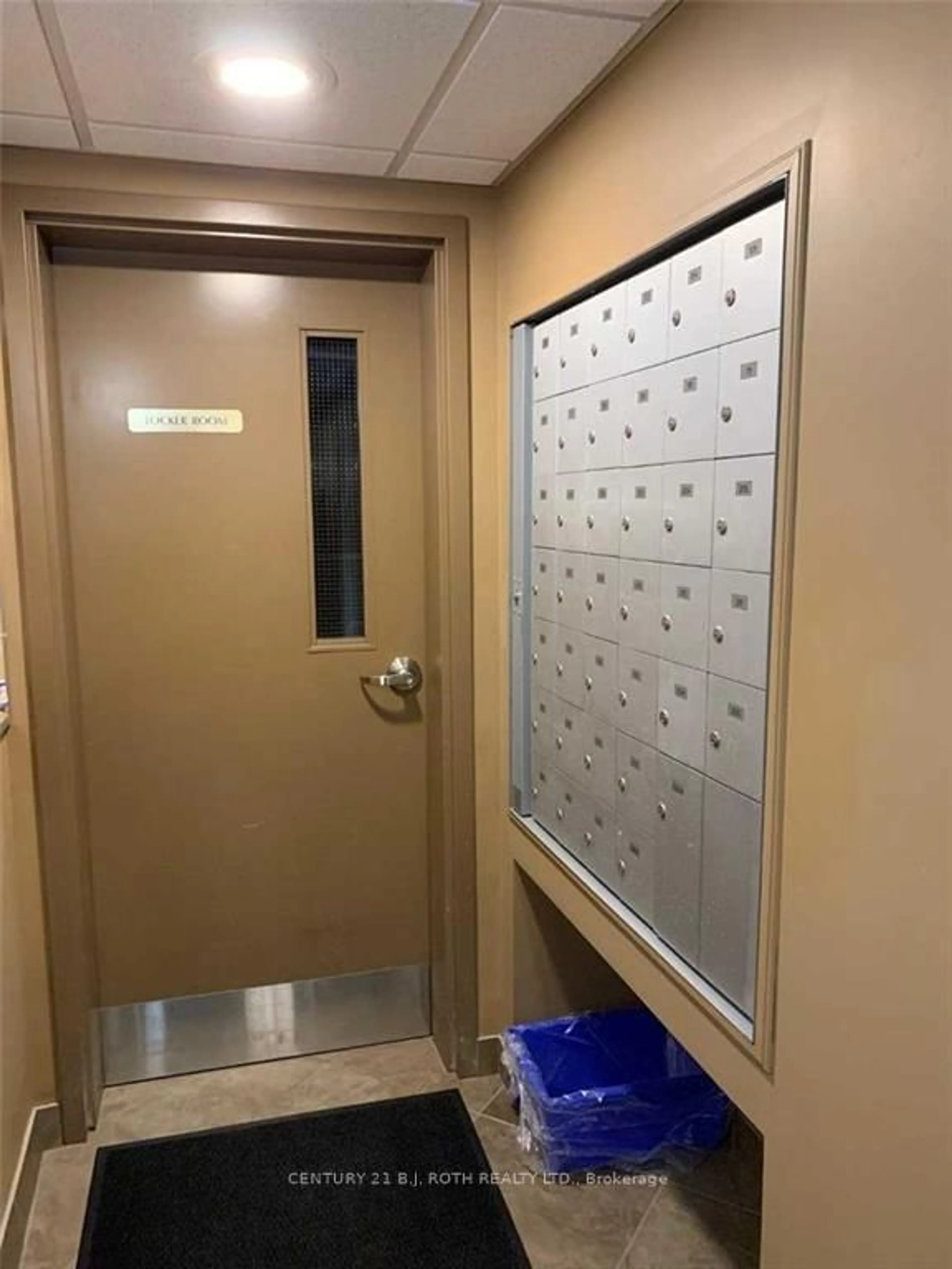 Indoor foyer for 500 Mapleview Dr #203, Barrie Ontario L4N 6C3